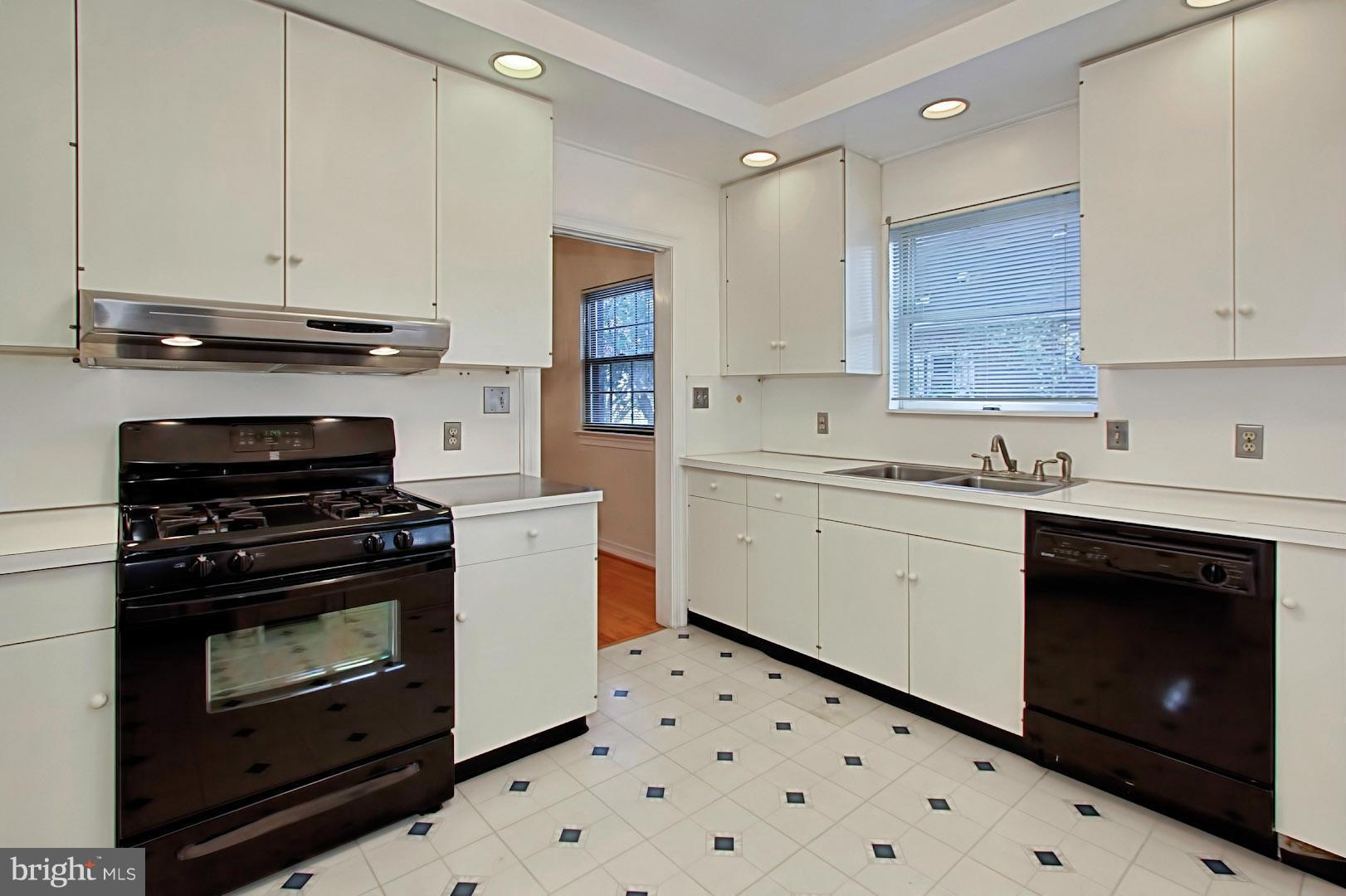 ADDISON HEIGHTS - Residential Lease