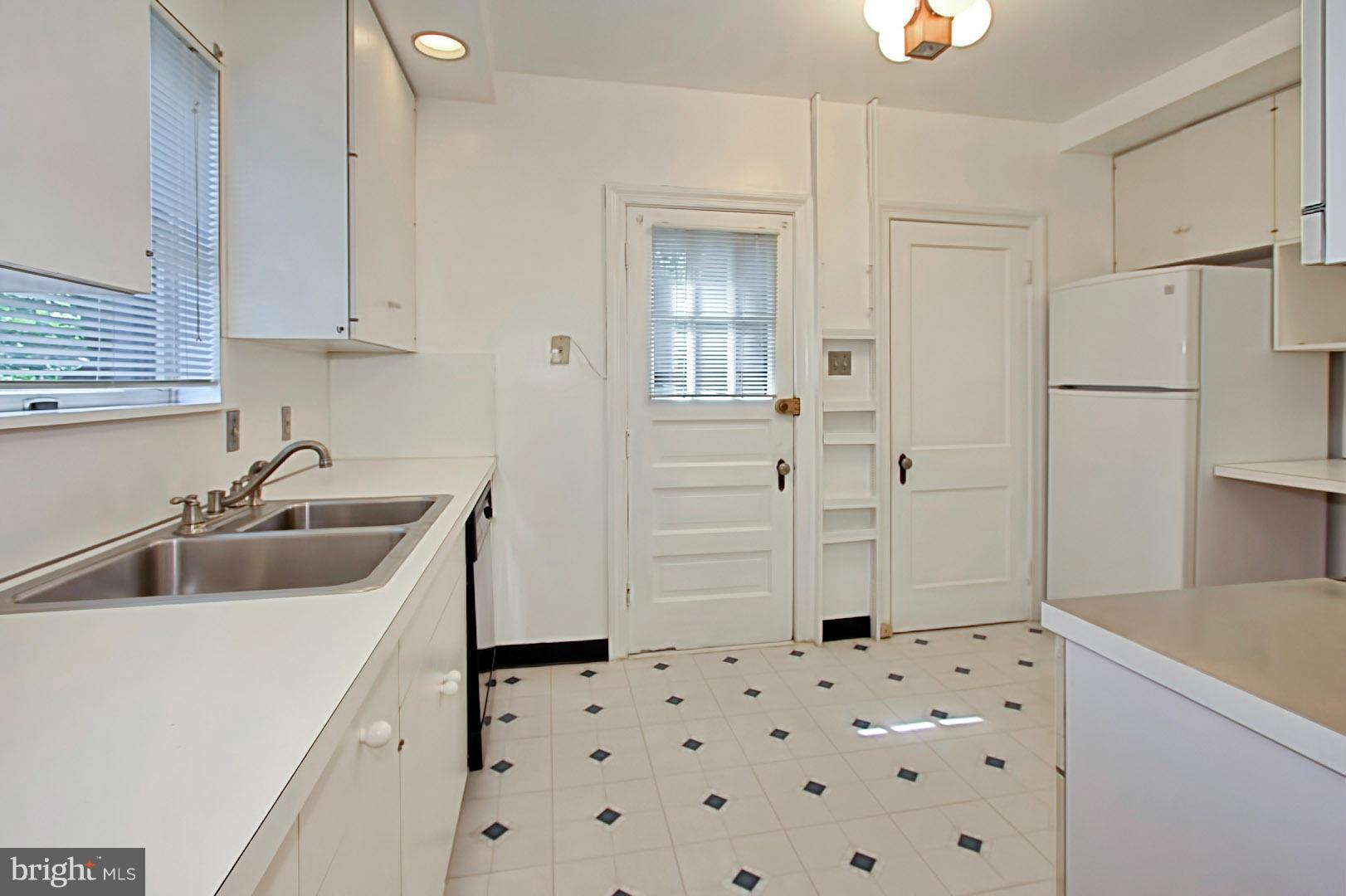 ADDISON HEIGHTS - Residential Lease