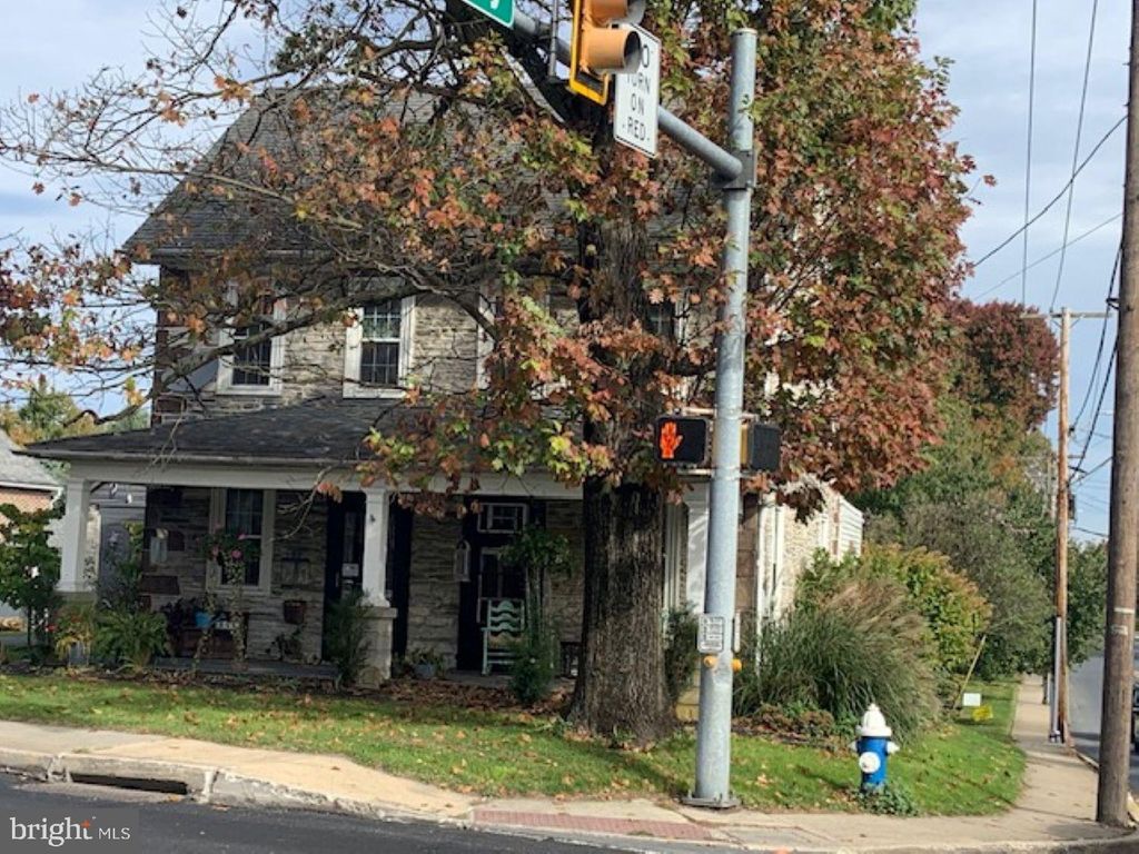 Photo of 901 W MAIN ST, EPHRATA, PA 17522 (MLS # PALA2042856)