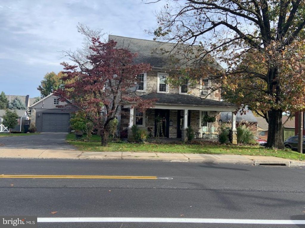 Photo of 901 W MAIN ST, EPHRATA, PA 17522 (MLS # PALA2042856)