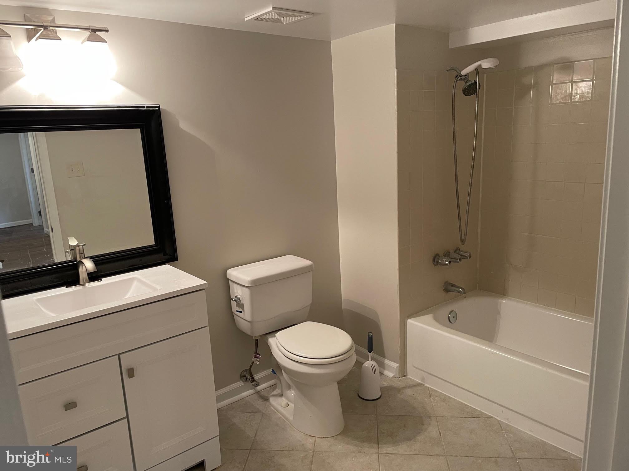 BROOKLAND ESTATES - Residential Lease