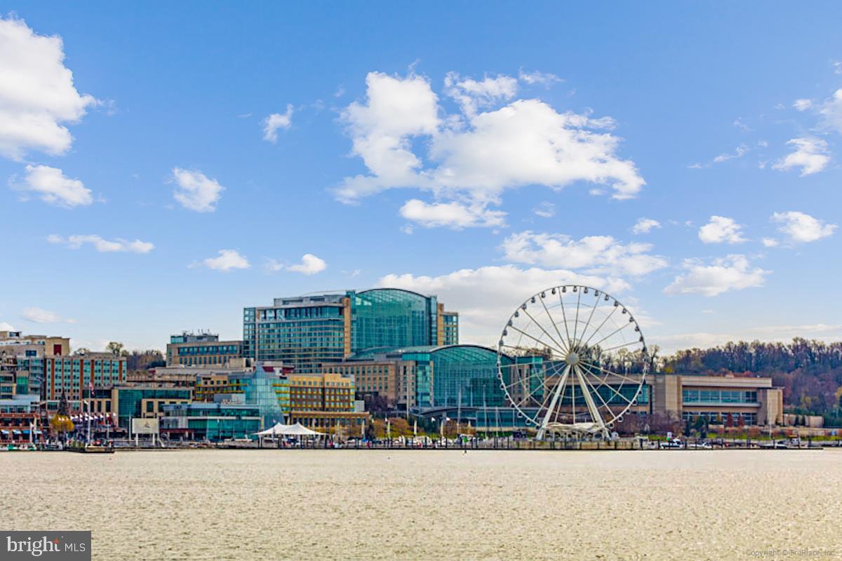 THE FLATS AT NATIONAL HARBOR - Residential Lease