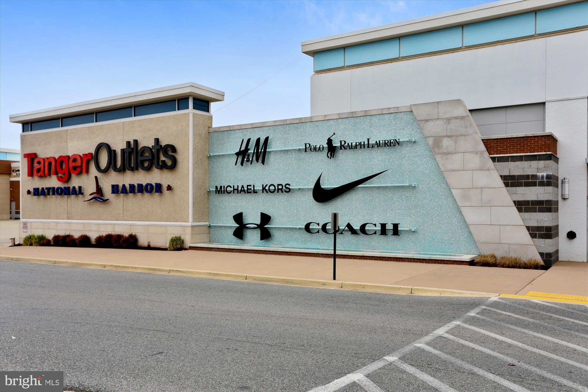 THE FLATS AT NATIONAL HARBOR - Residential Lease