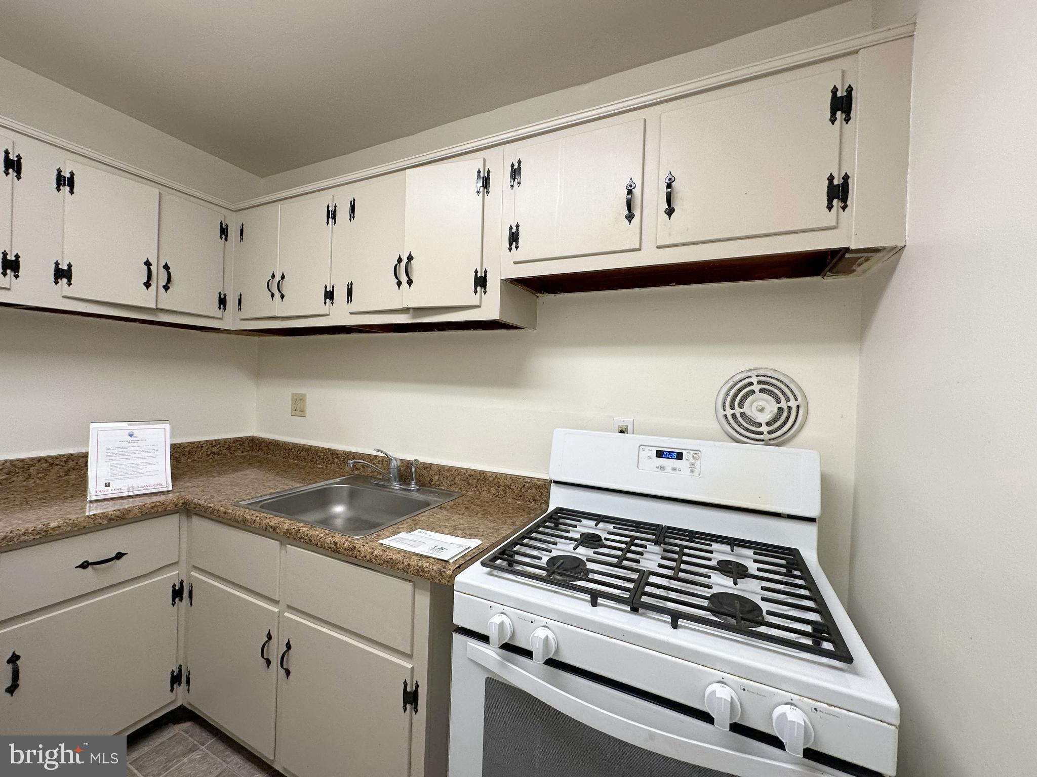 NORTHSIDE TOWNHOUSE APARTMENTS - Residential Lease