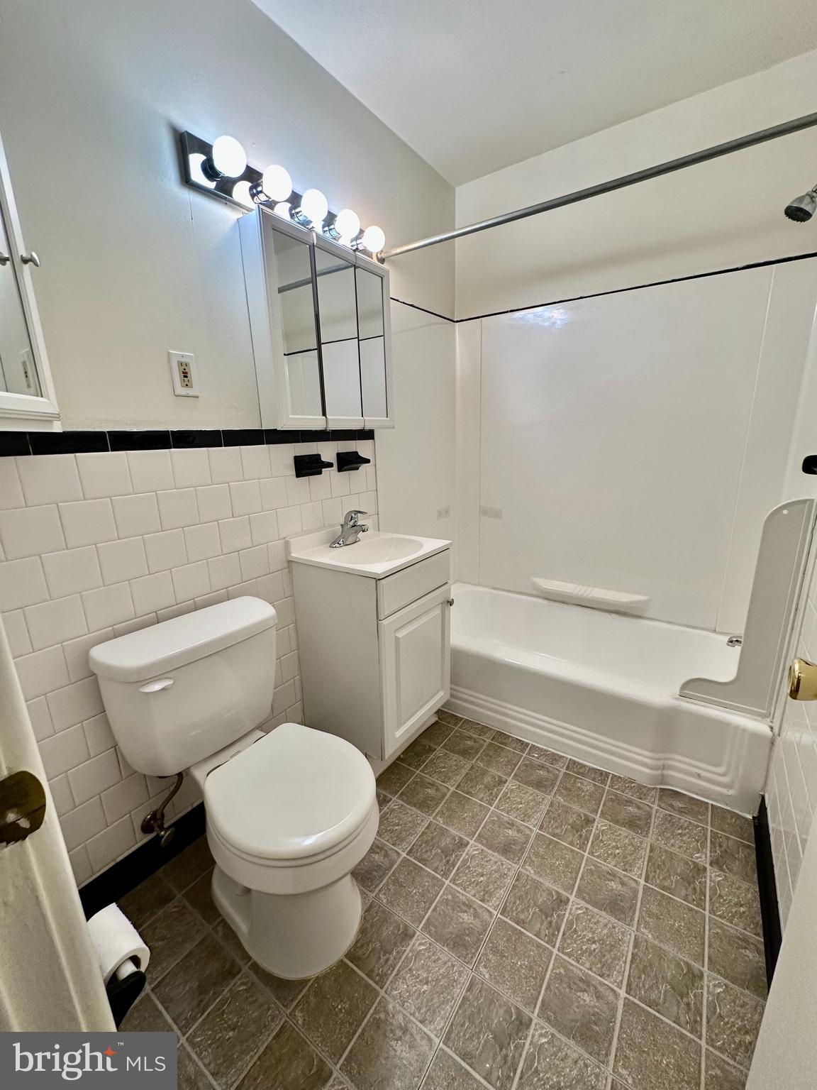 NORTHSIDE TOWNHOUSE APARTMENTS - Residential Lease