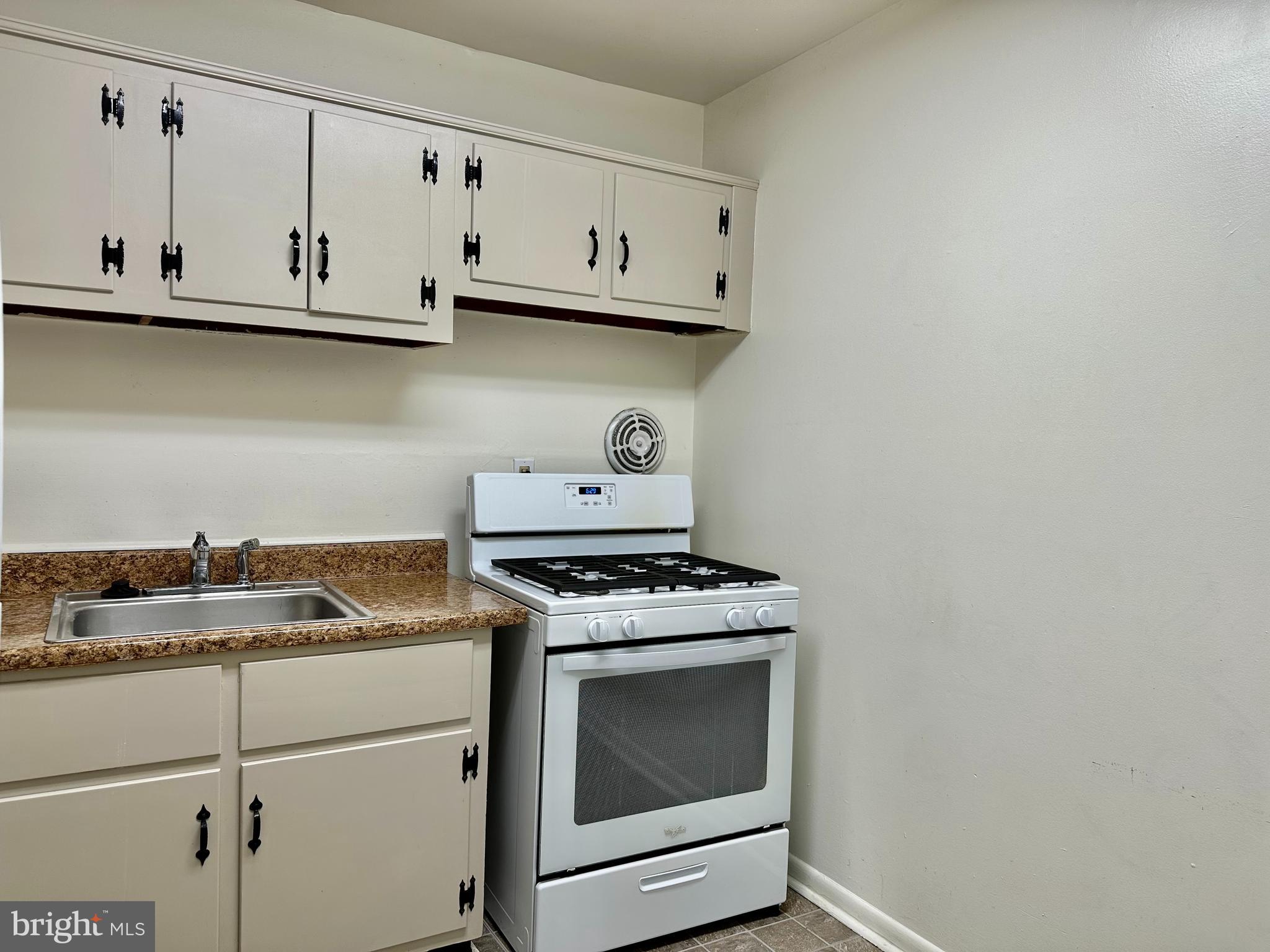 NORTHSIDE TOWNHOUSE APARTMENTS - Residential Lease