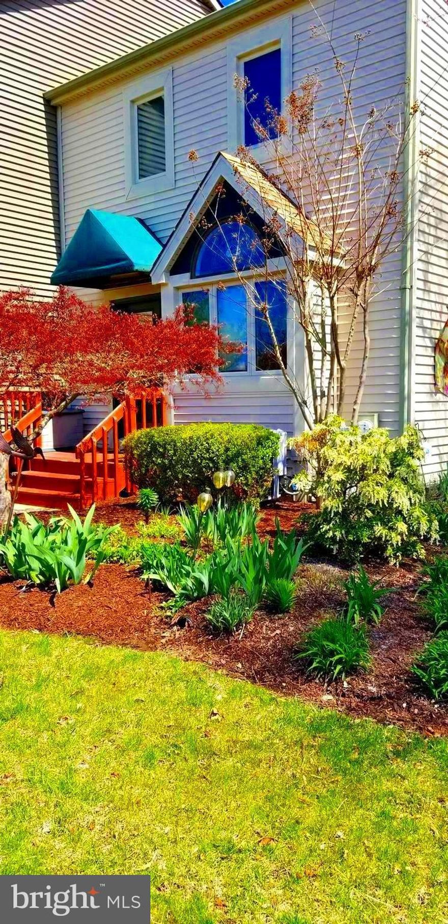 Amazing views of the Chesapeake Bay in this great waterfront town home. Steps to boardwalk and private community beach, walkways throughout the community. Walk to restaurants, shopping, water park, library, and more.  Sit on the deck and enjoy the sunrise, watch the cruise ships and boaters traveling up and down the Bay. Large master bath with sep. shower and garden tub.  Available June 1, 2018.