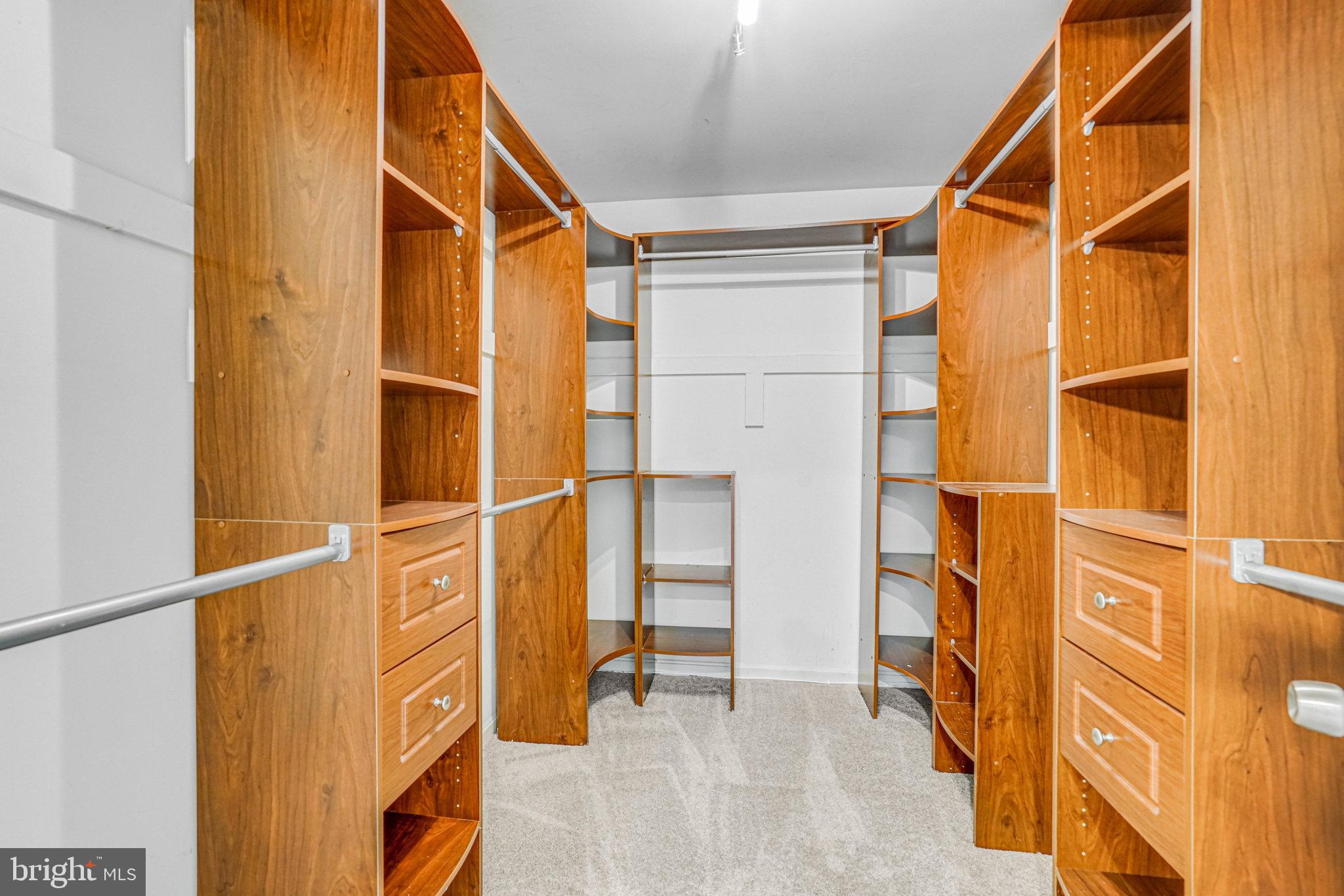 QUAKER HILL - Residential