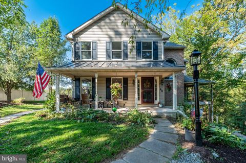 35 WINDING CREEK DRIVE DOUGLASSVILLE PA 19518