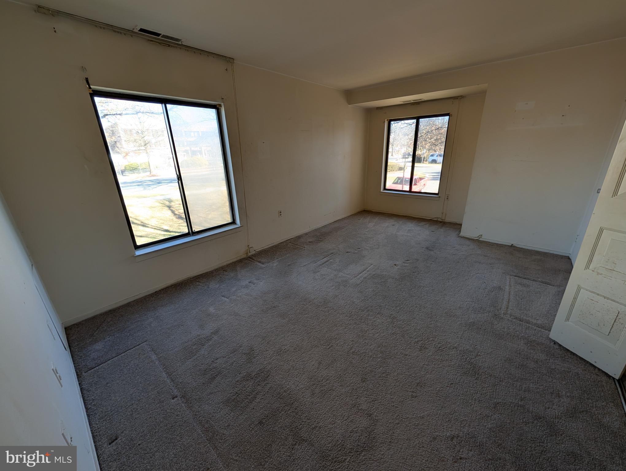 CENTER COURT - Residential