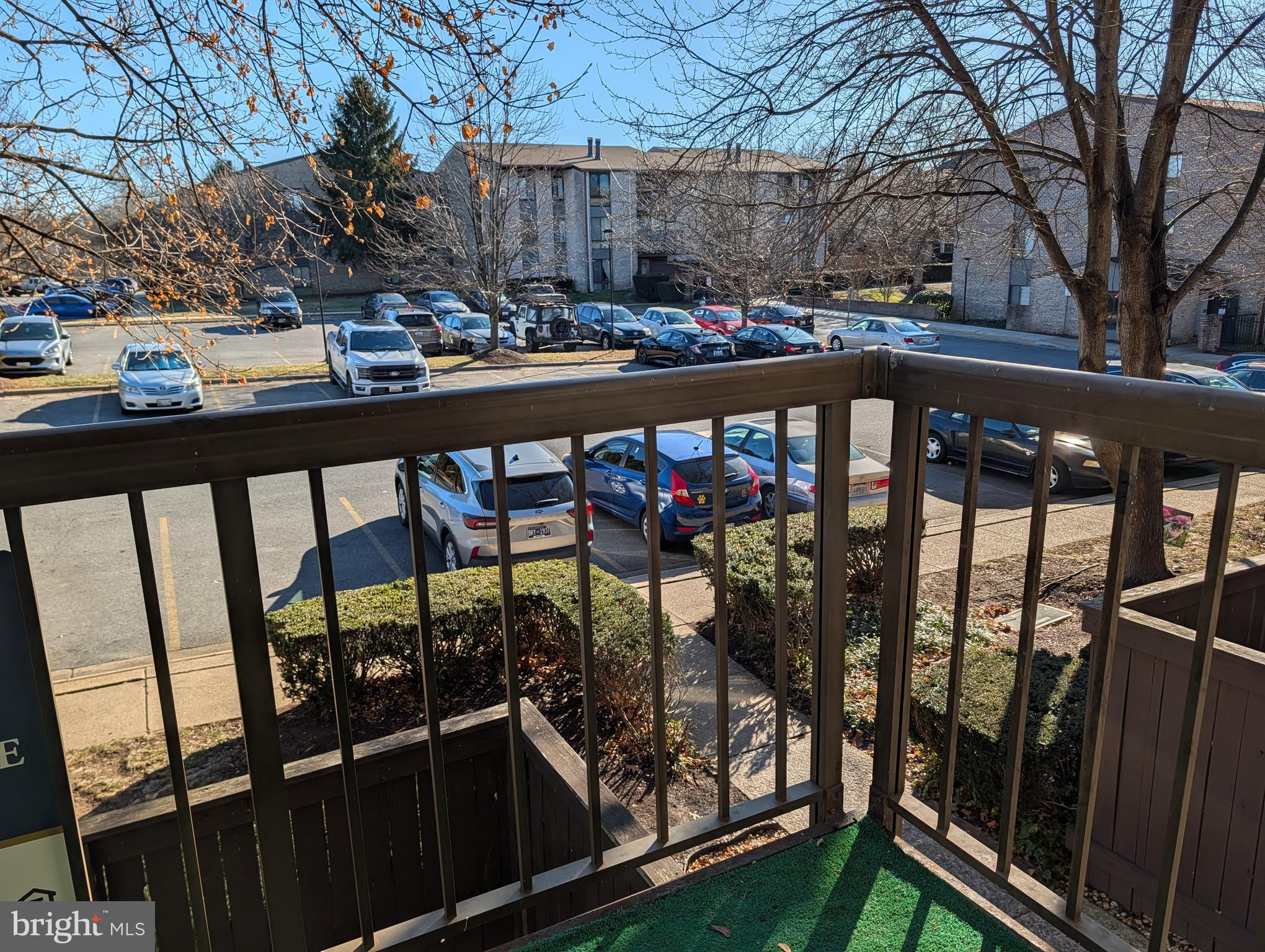 CENTER COURT - Residential