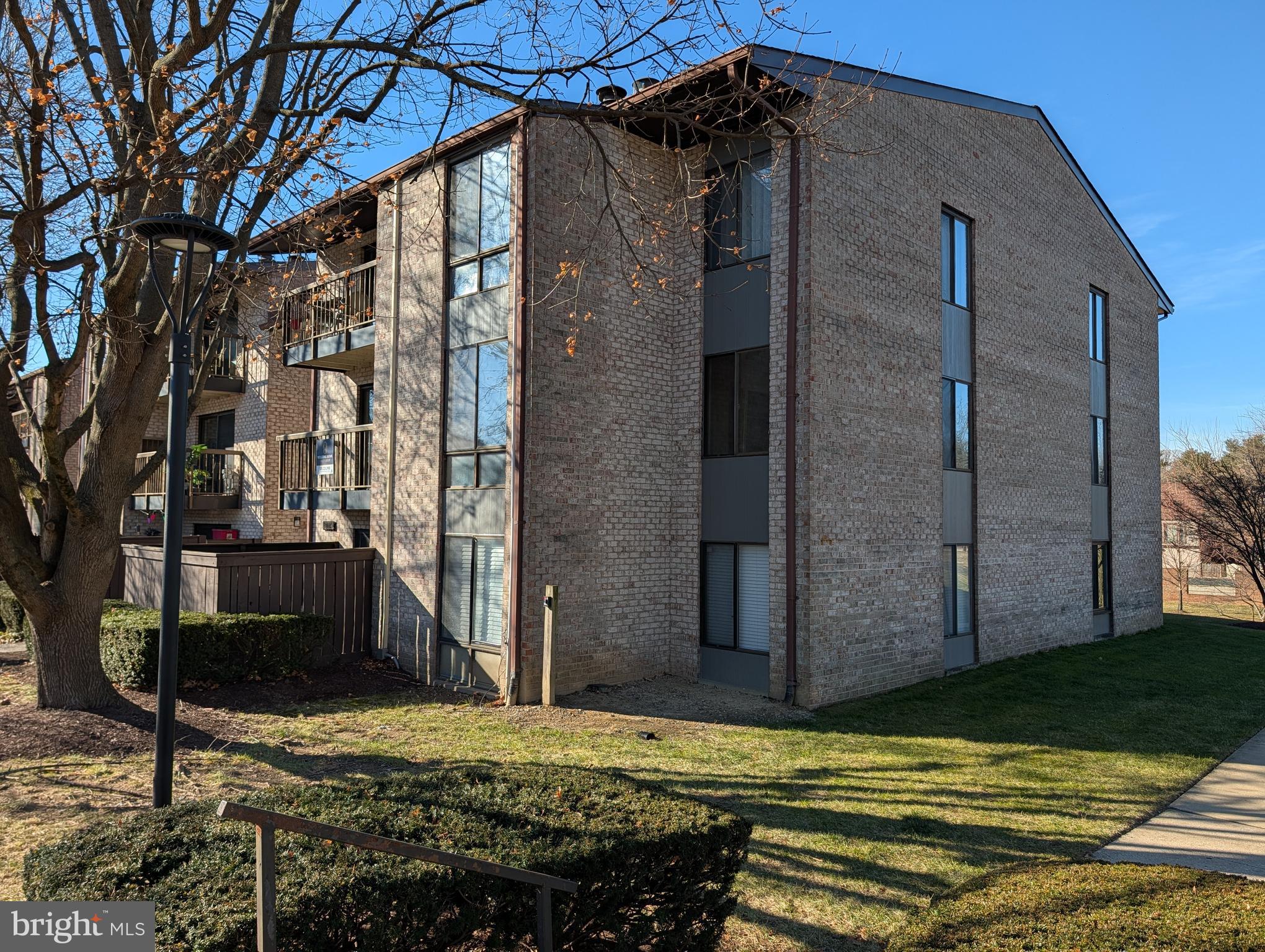 CENTER COURT - Residential