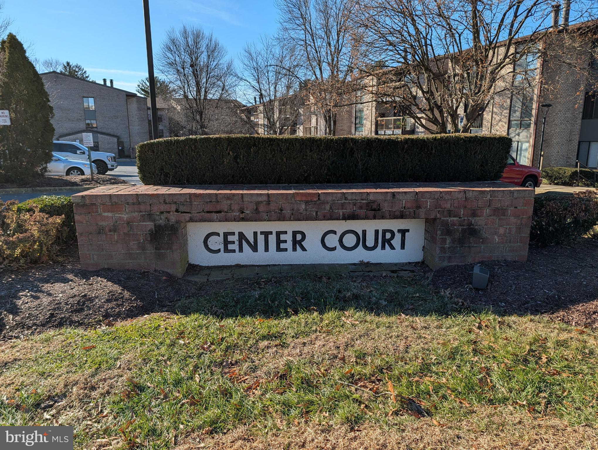 CENTER COURT - Residential
