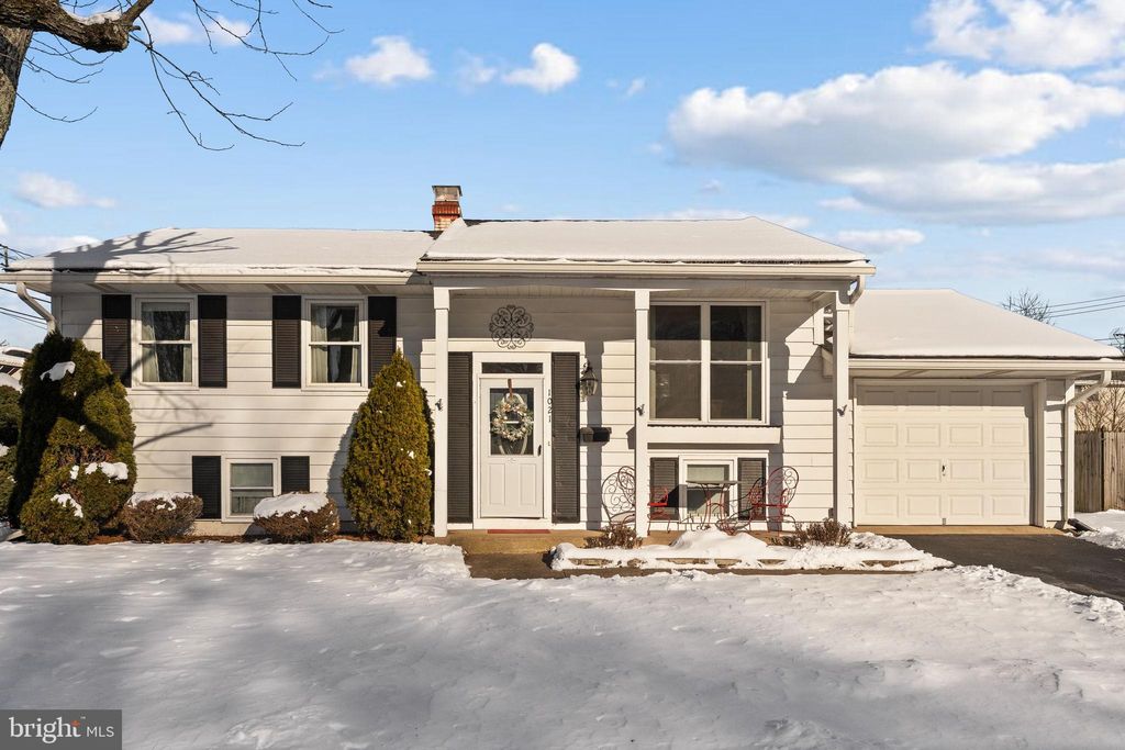 Photo of 1021 Brookfield Circle, QUAKERTOWN, PA 18951 (MLS # PABU2113196)