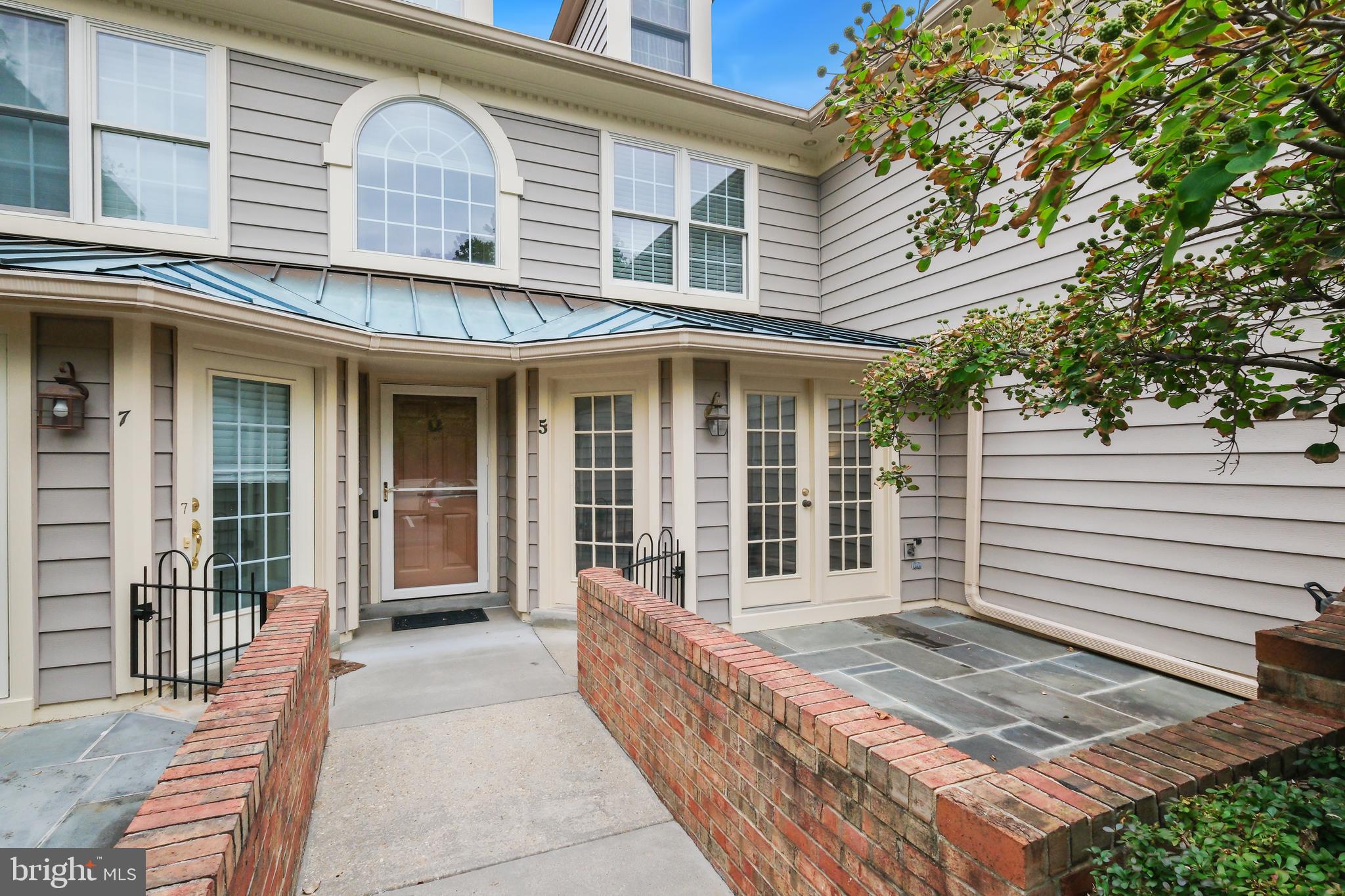 5 LUXBERRY COURT 2