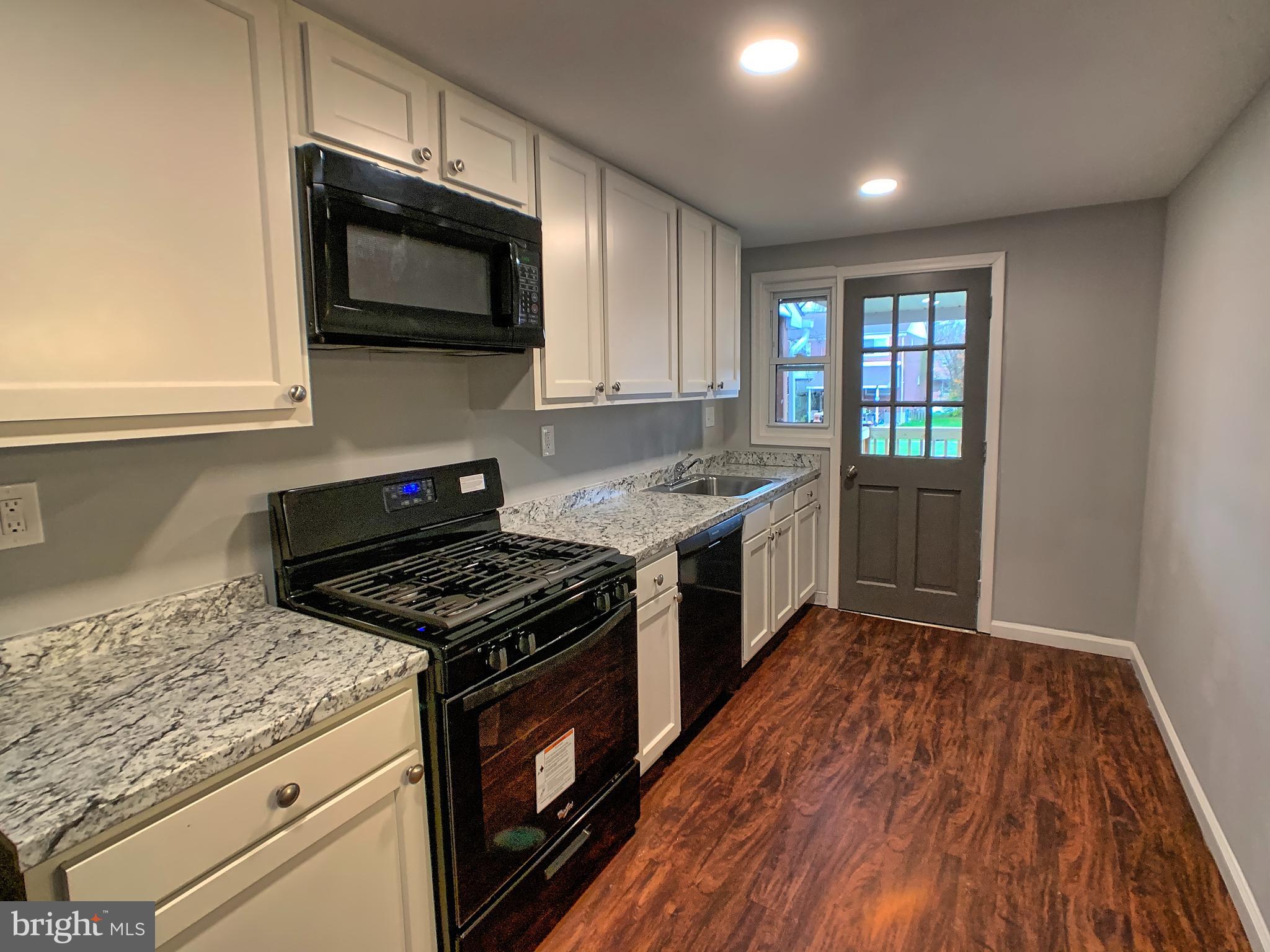 FOX RIDGE MANOR - Residential