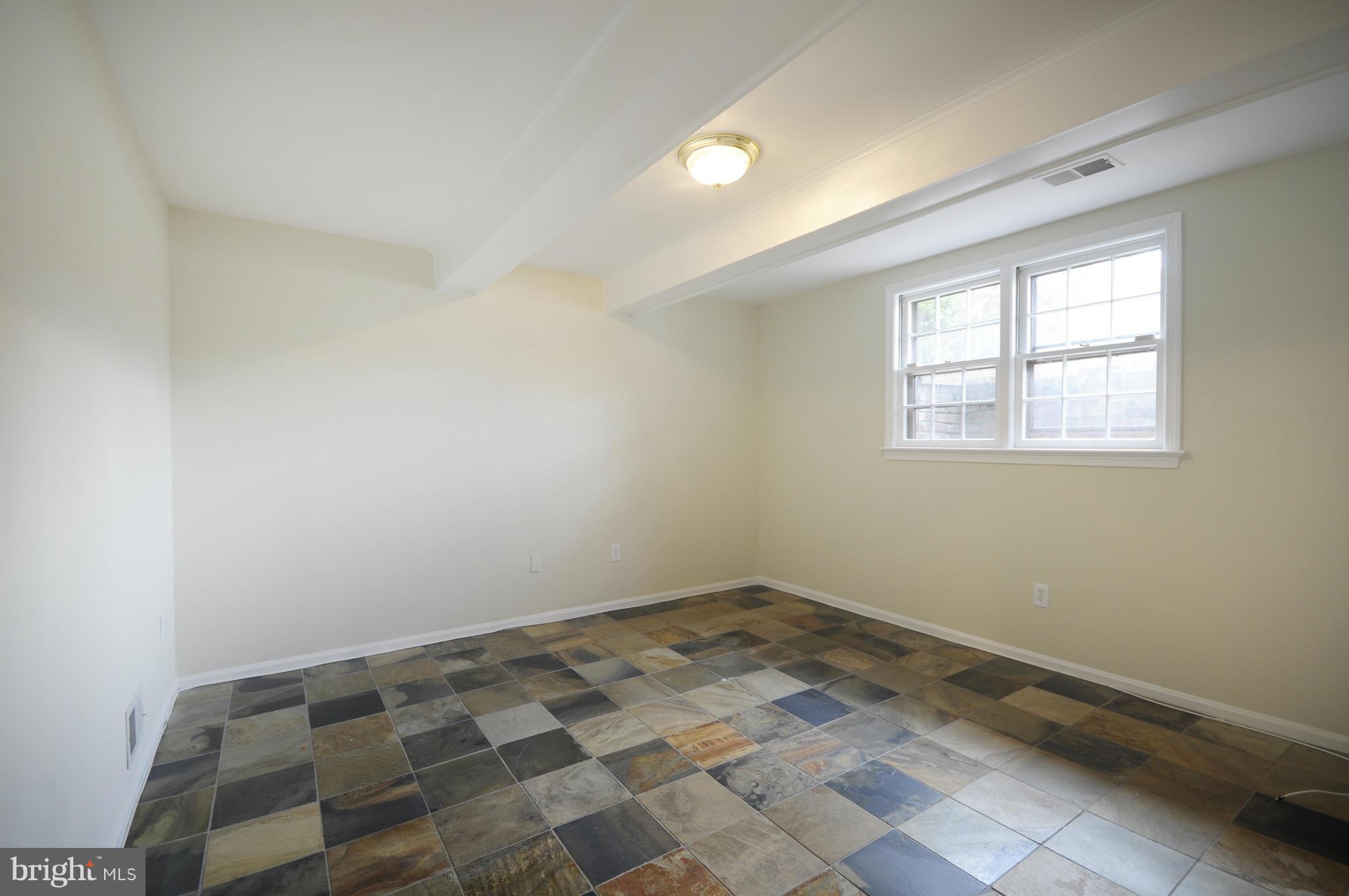 KINGS MANOR TOWNE HOUSES - Residential