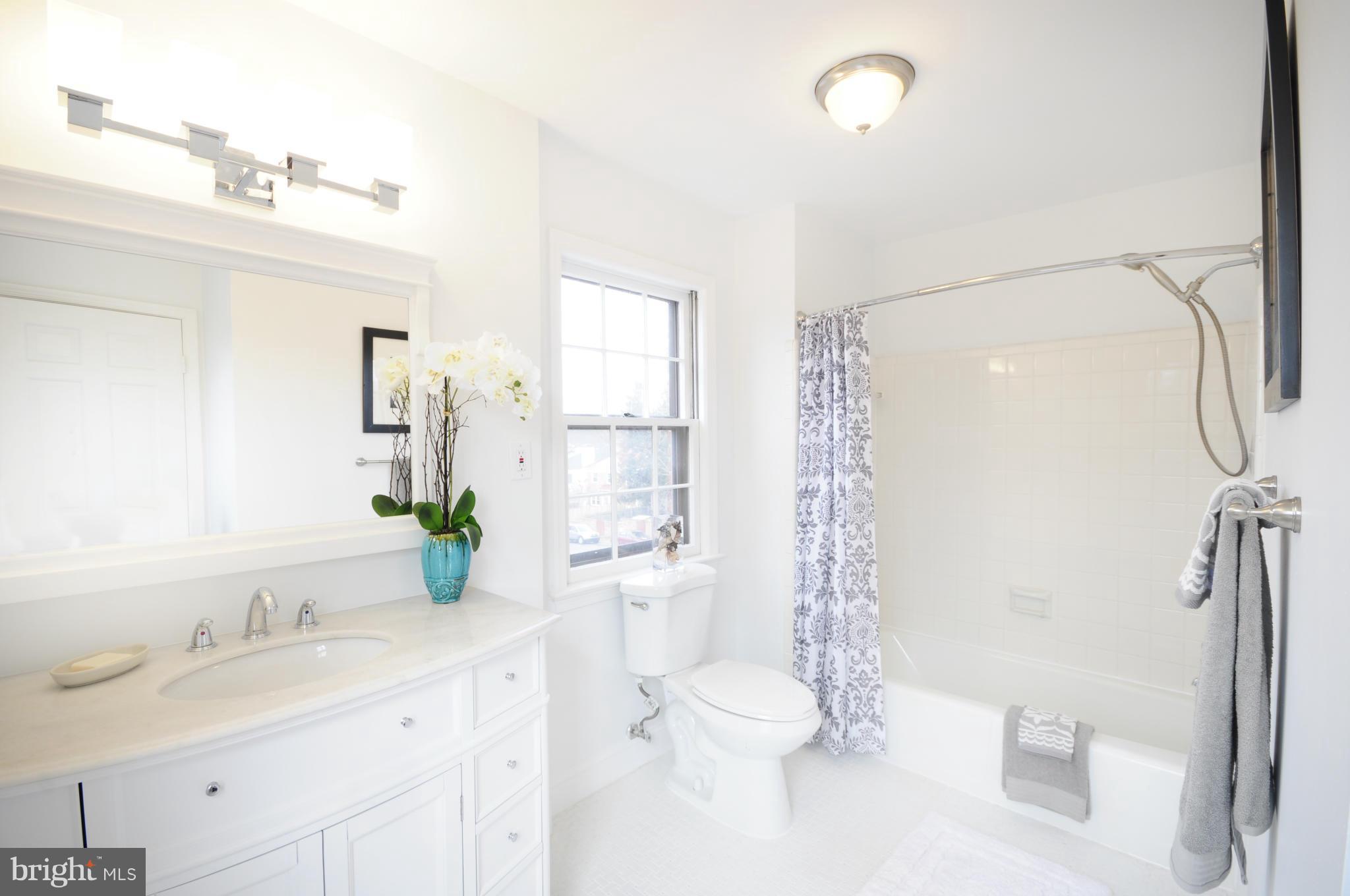 KINGS MANOR TOWNE HOUSES - Residential