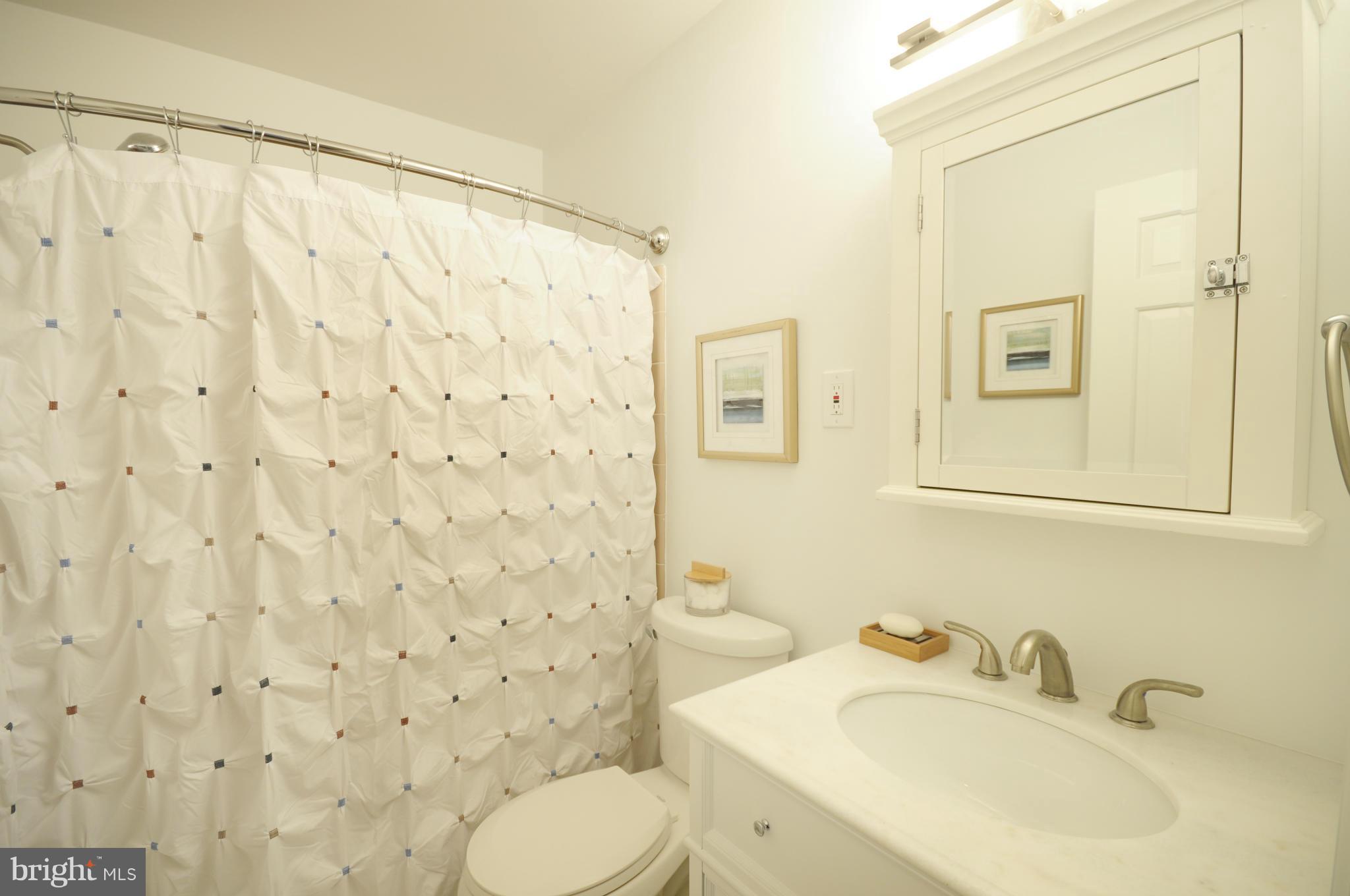 KINGS MANOR TOWNE HOUSES - Residential