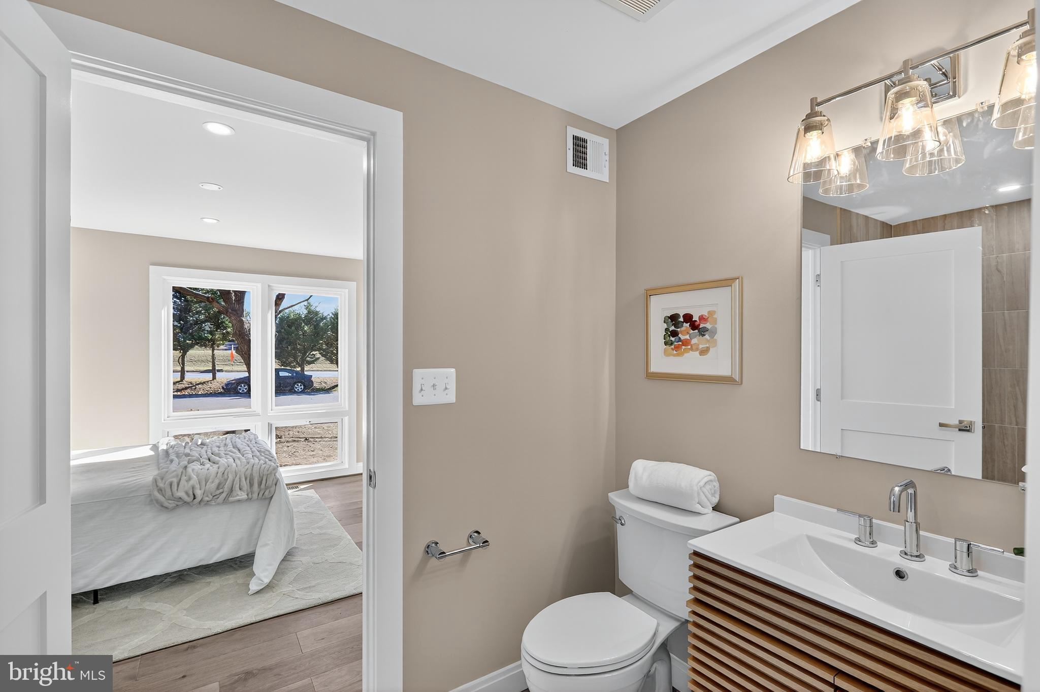 LAKE BARCROFT - Residential