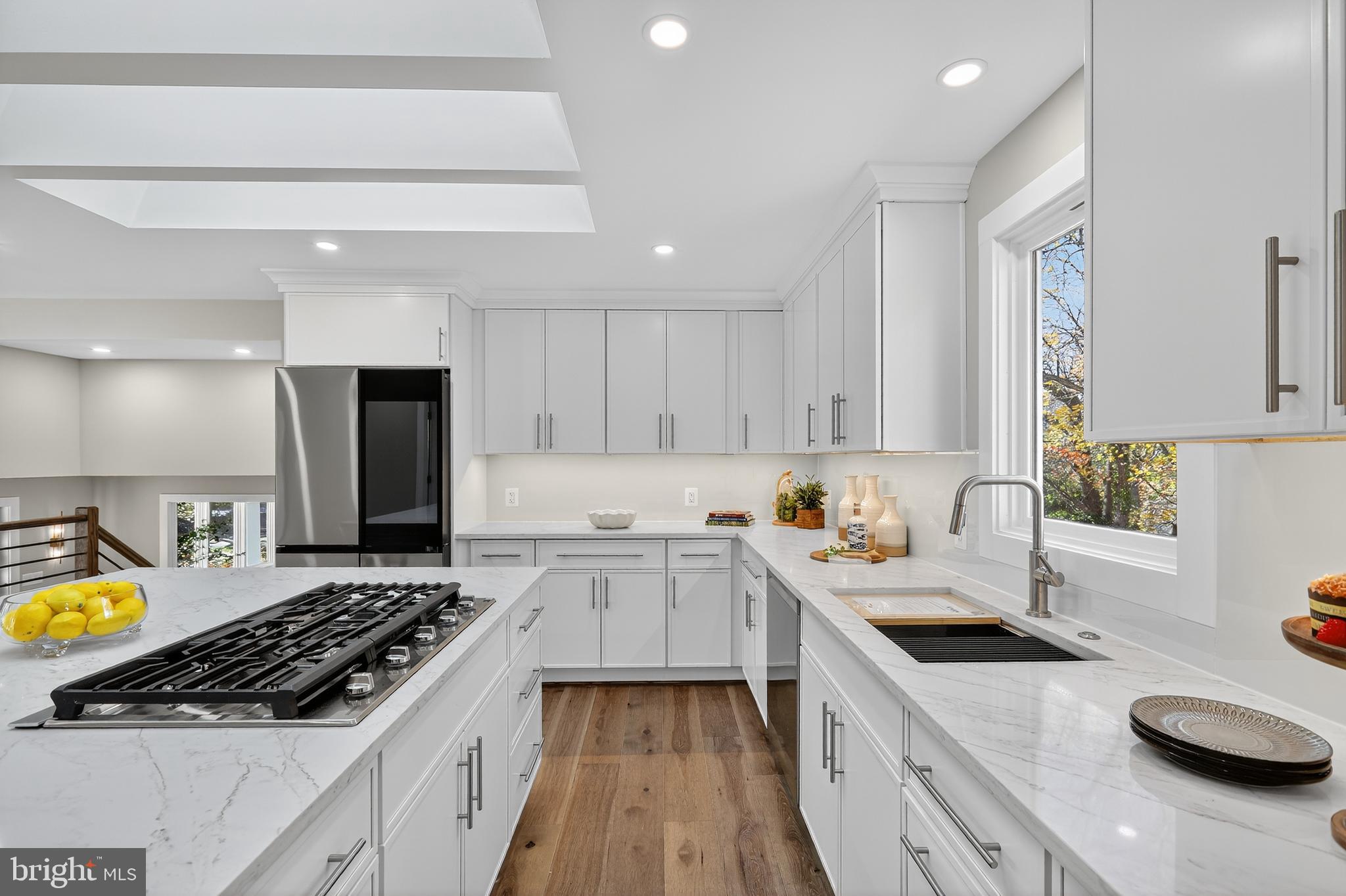 LAKE BARCROFT - Residential