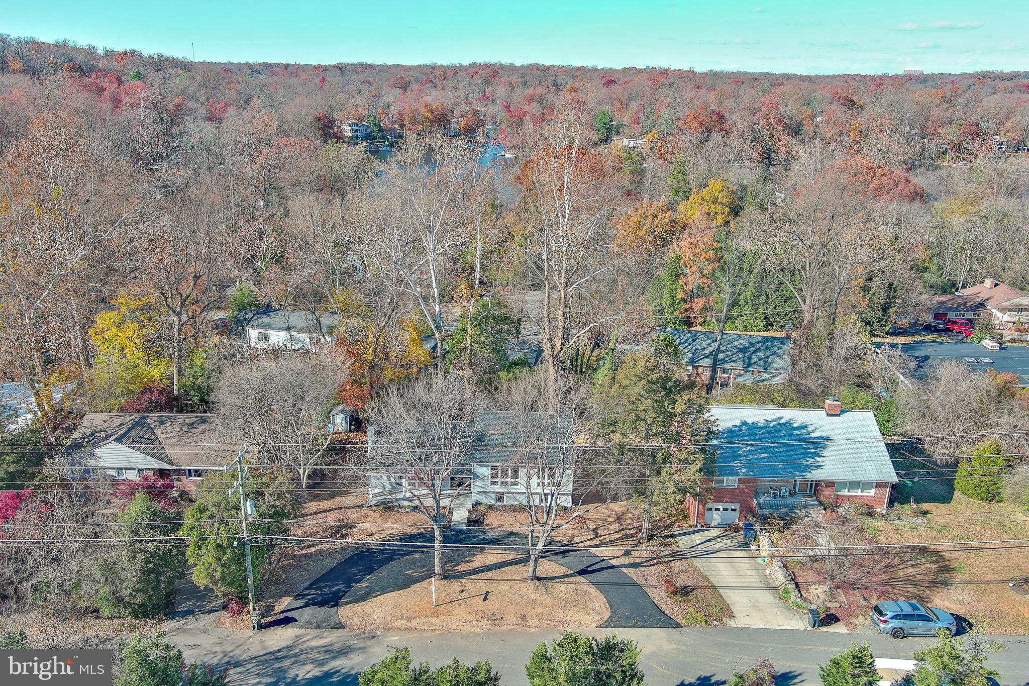 LAKE BARCROFT - Residential