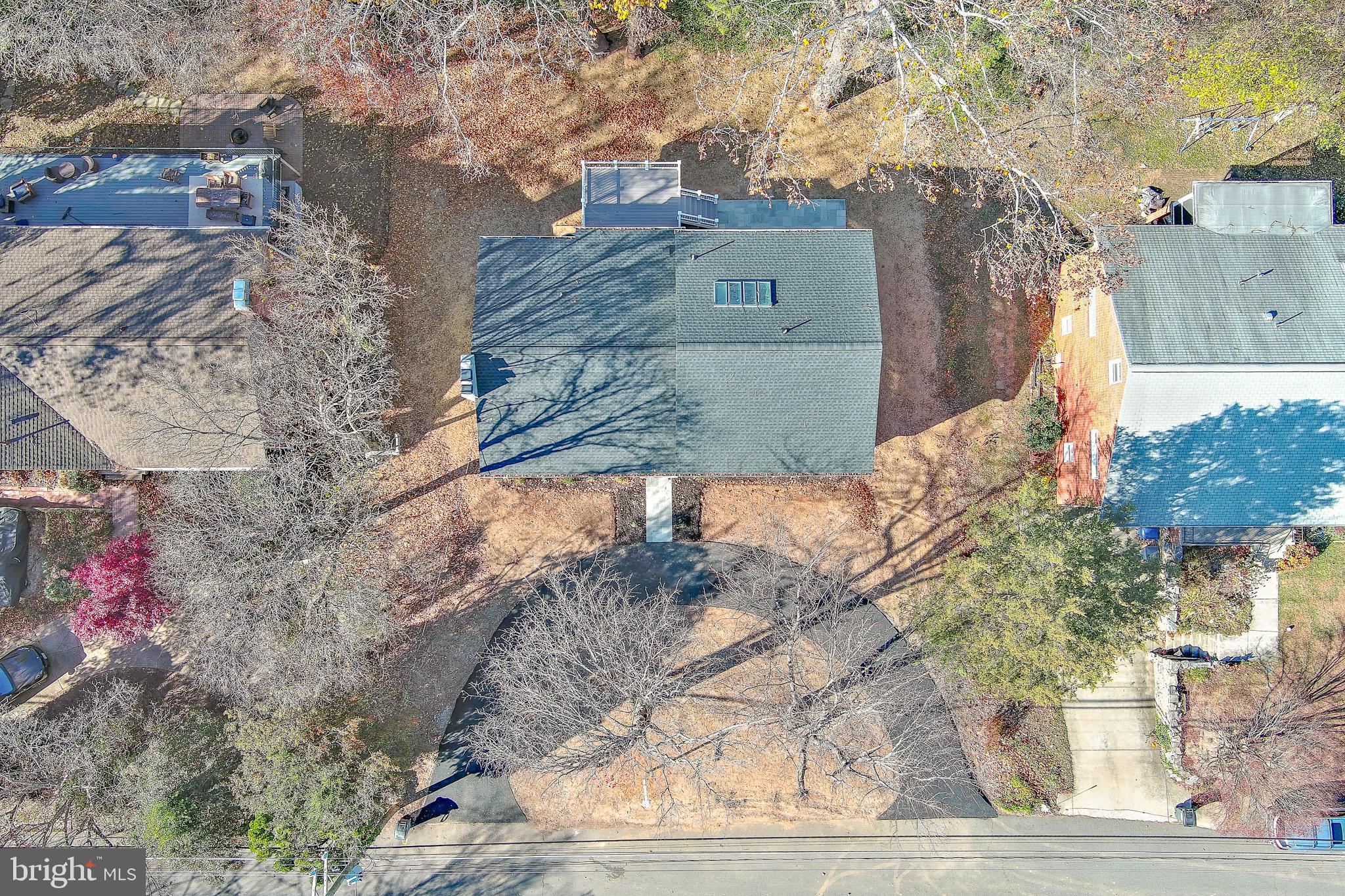 LAKE BARCROFT - Residential