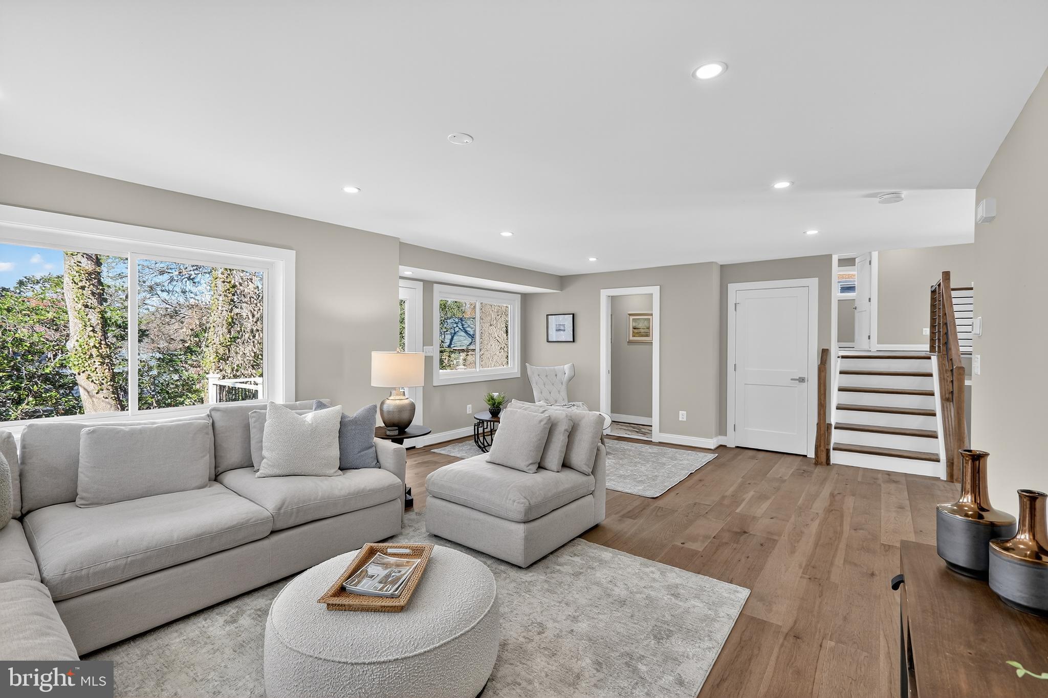 LAKE BARCROFT - Residential