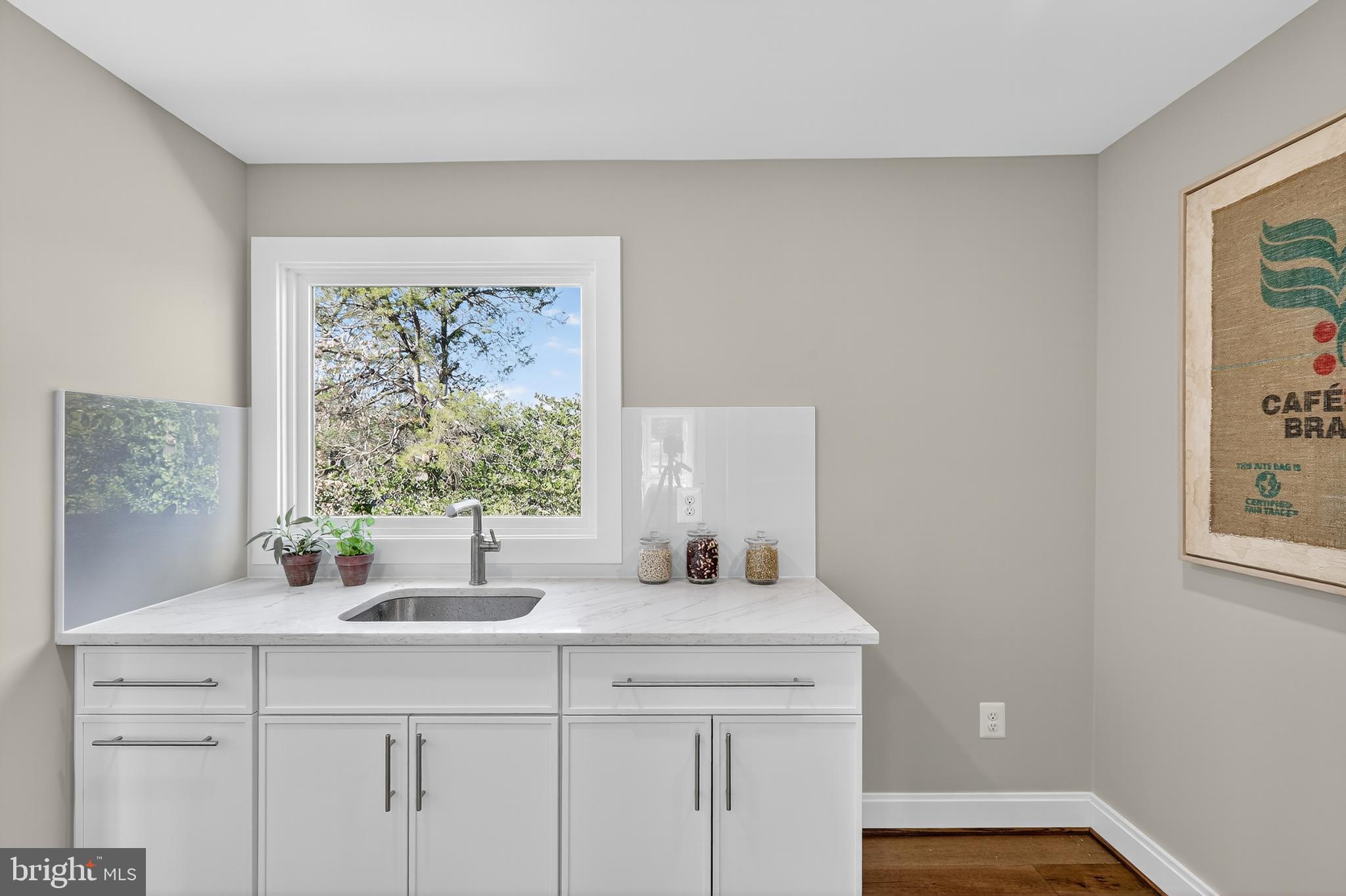 LAKE BARCROFT - Residential