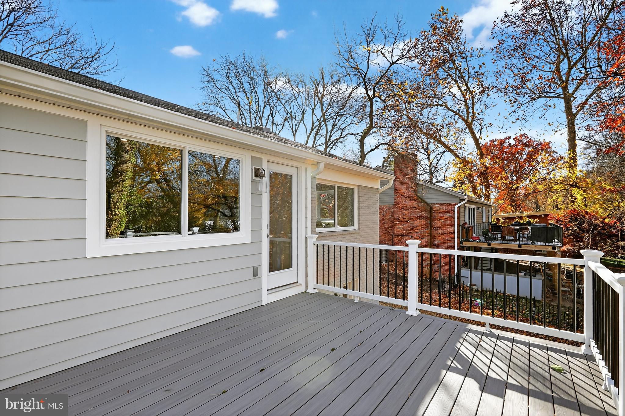 LAKE BARCROFT - Residential