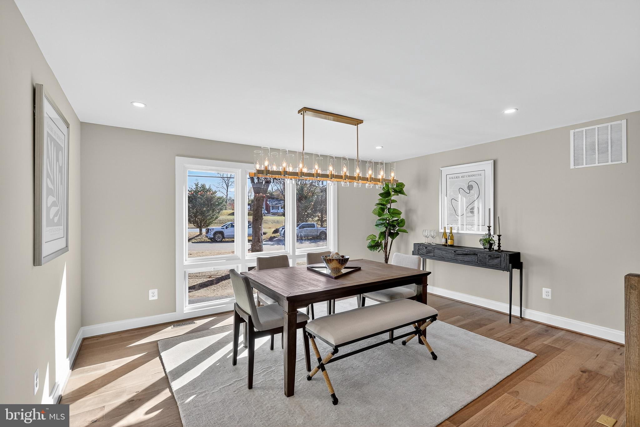 LAKE BARCROFT - Residential