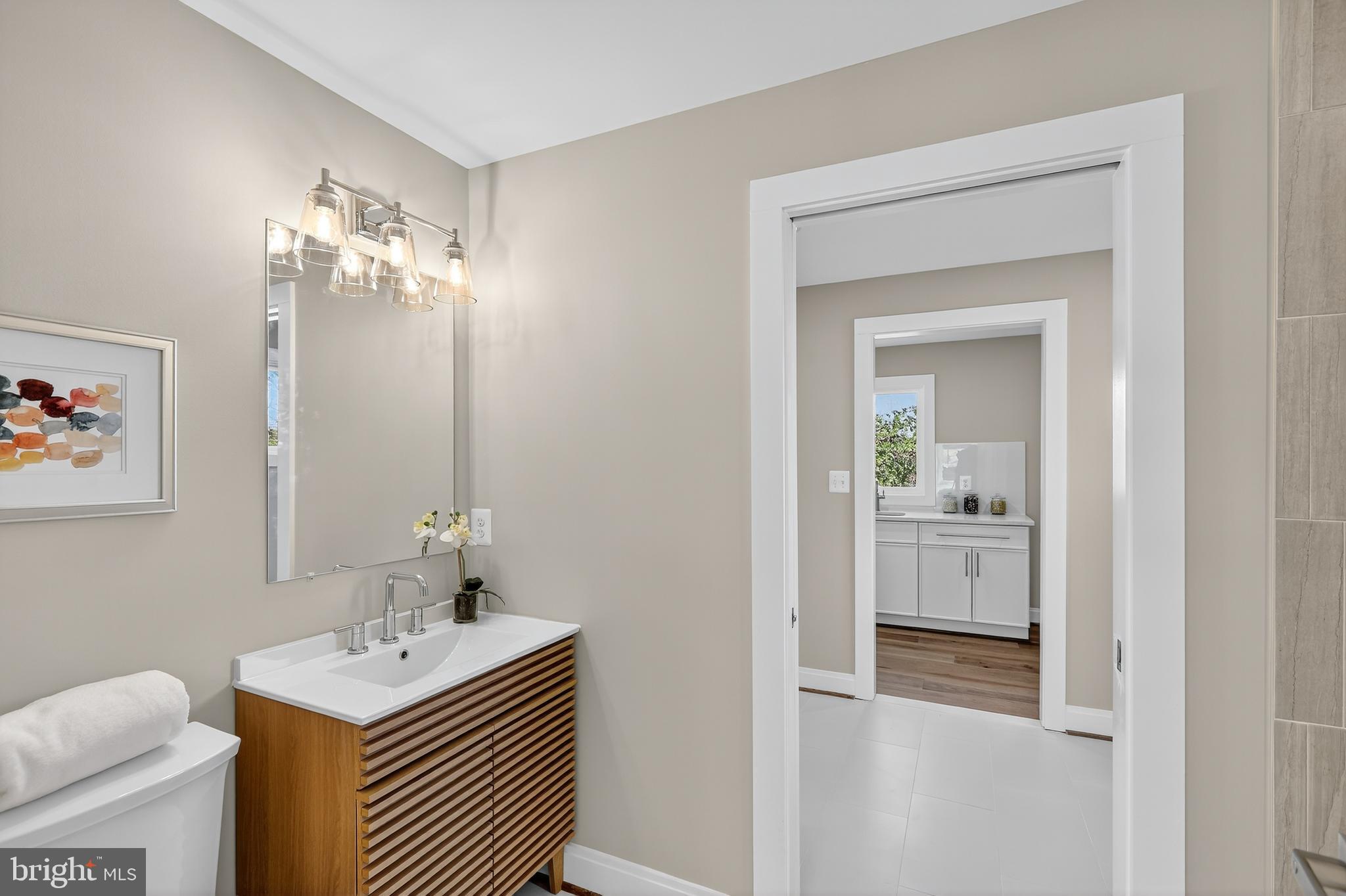 LAKE BARCROFT - Residential