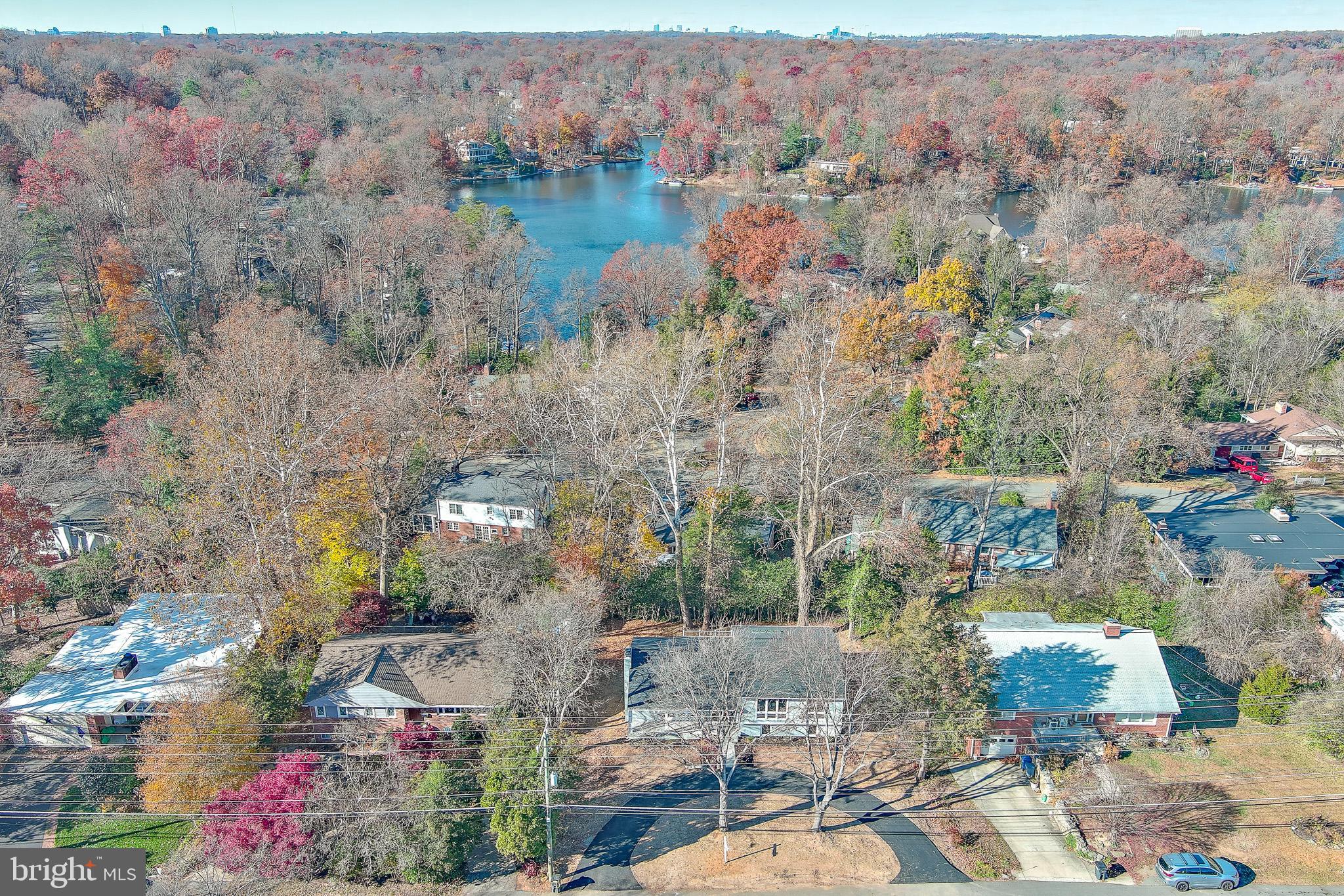 LAKE BARCROFT - Residential