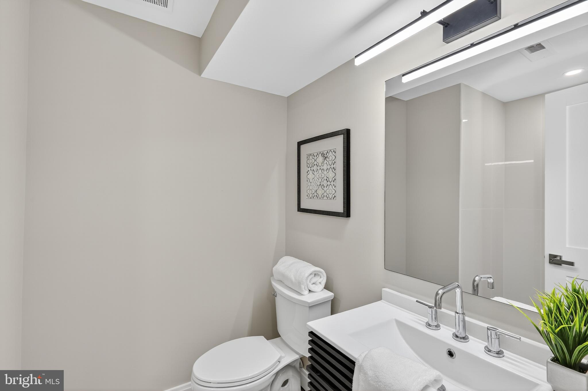 LAKE BARCROFT - Residential