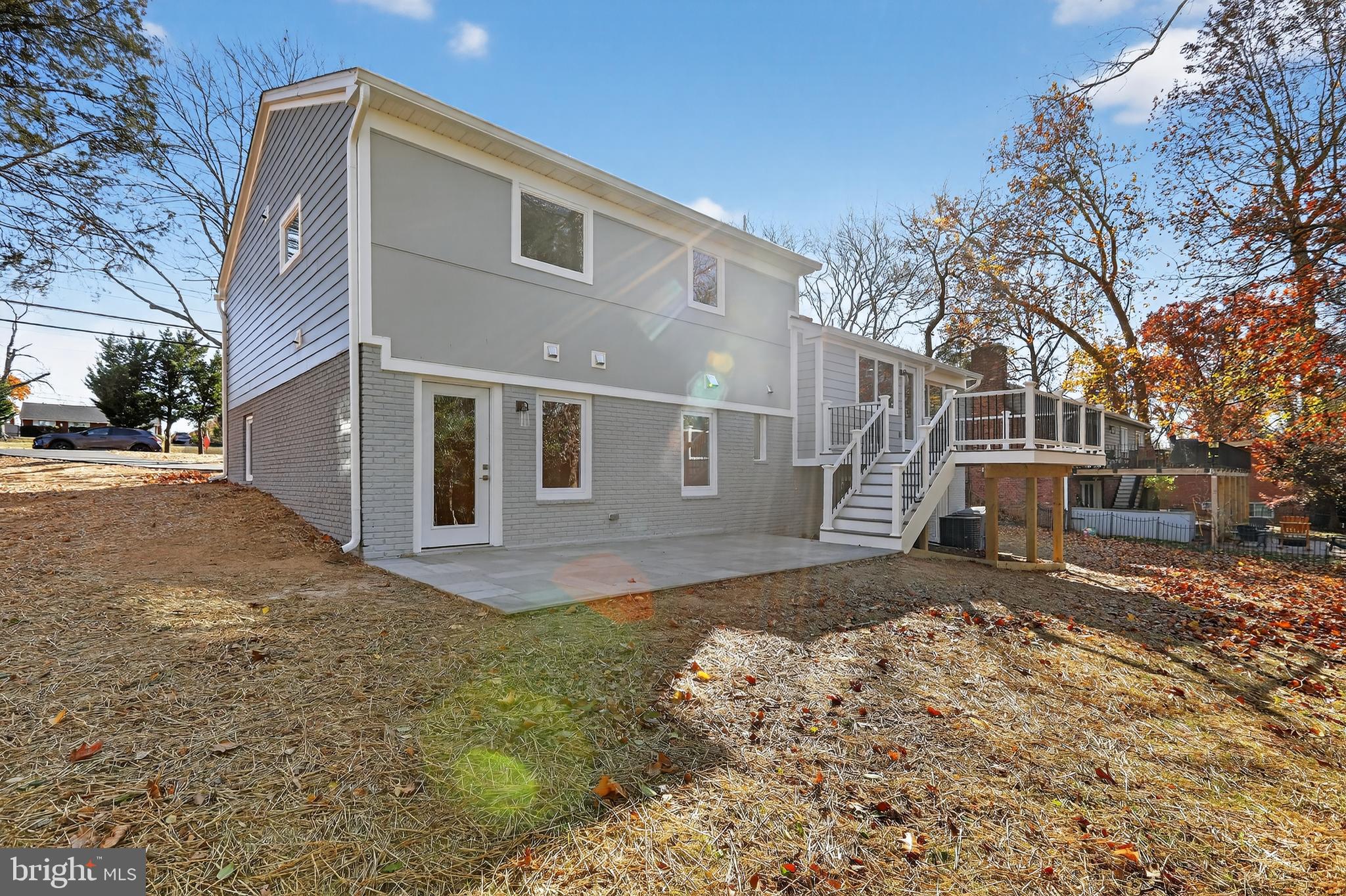 LAKE BARCROFT - Residential