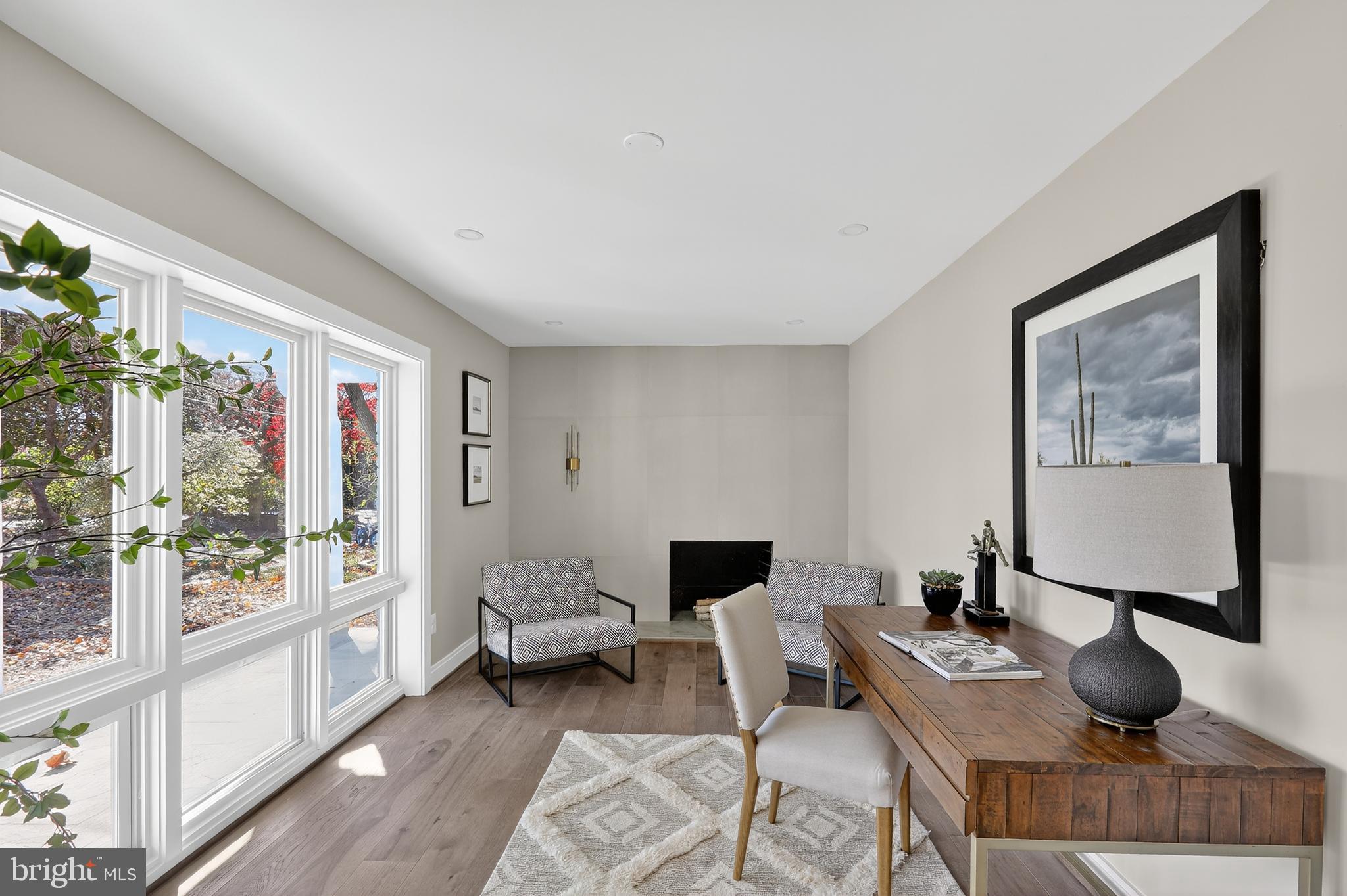 LAKE BARCROFT - Residential