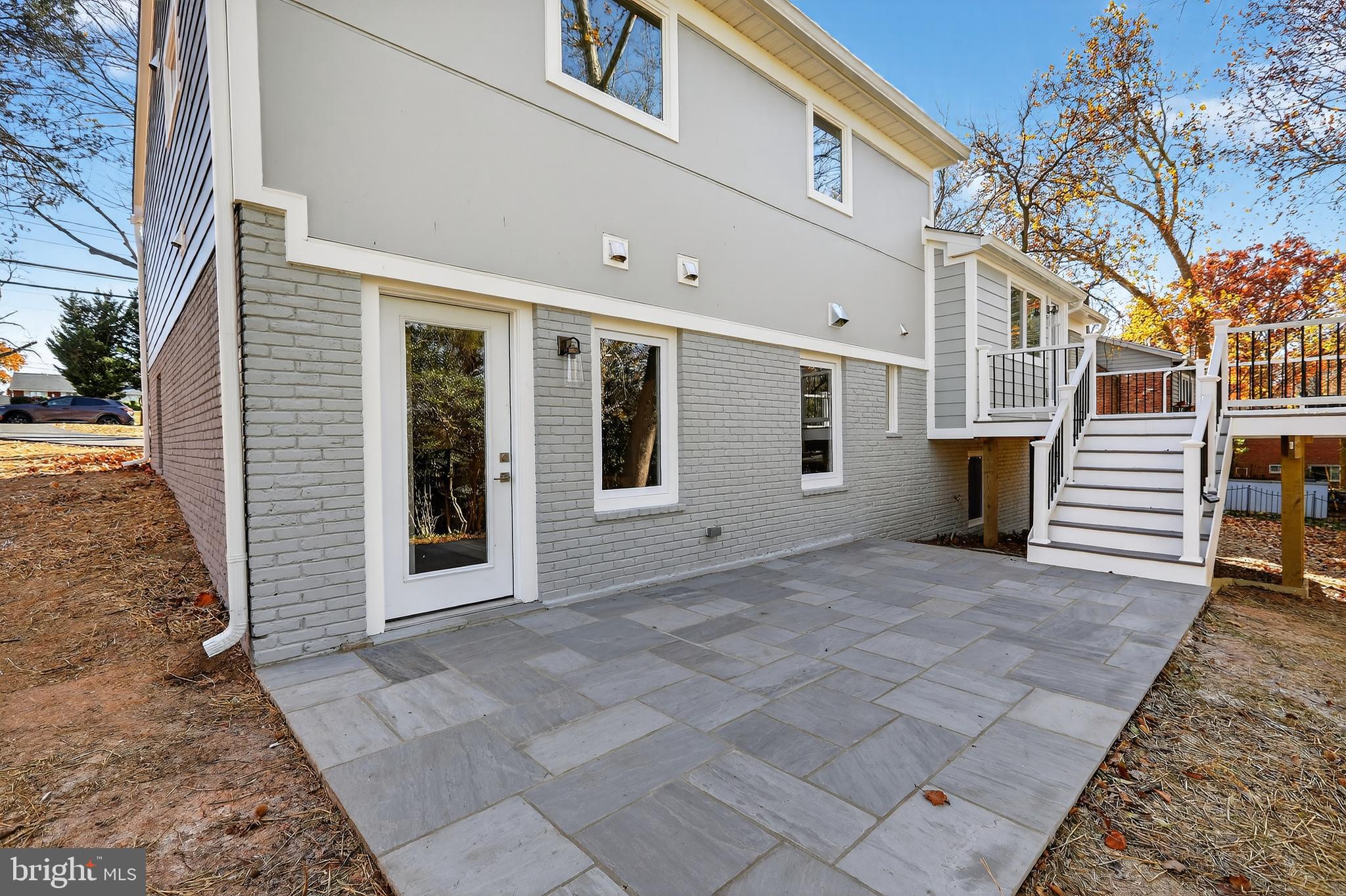 LAKE BARCROFT - Residential