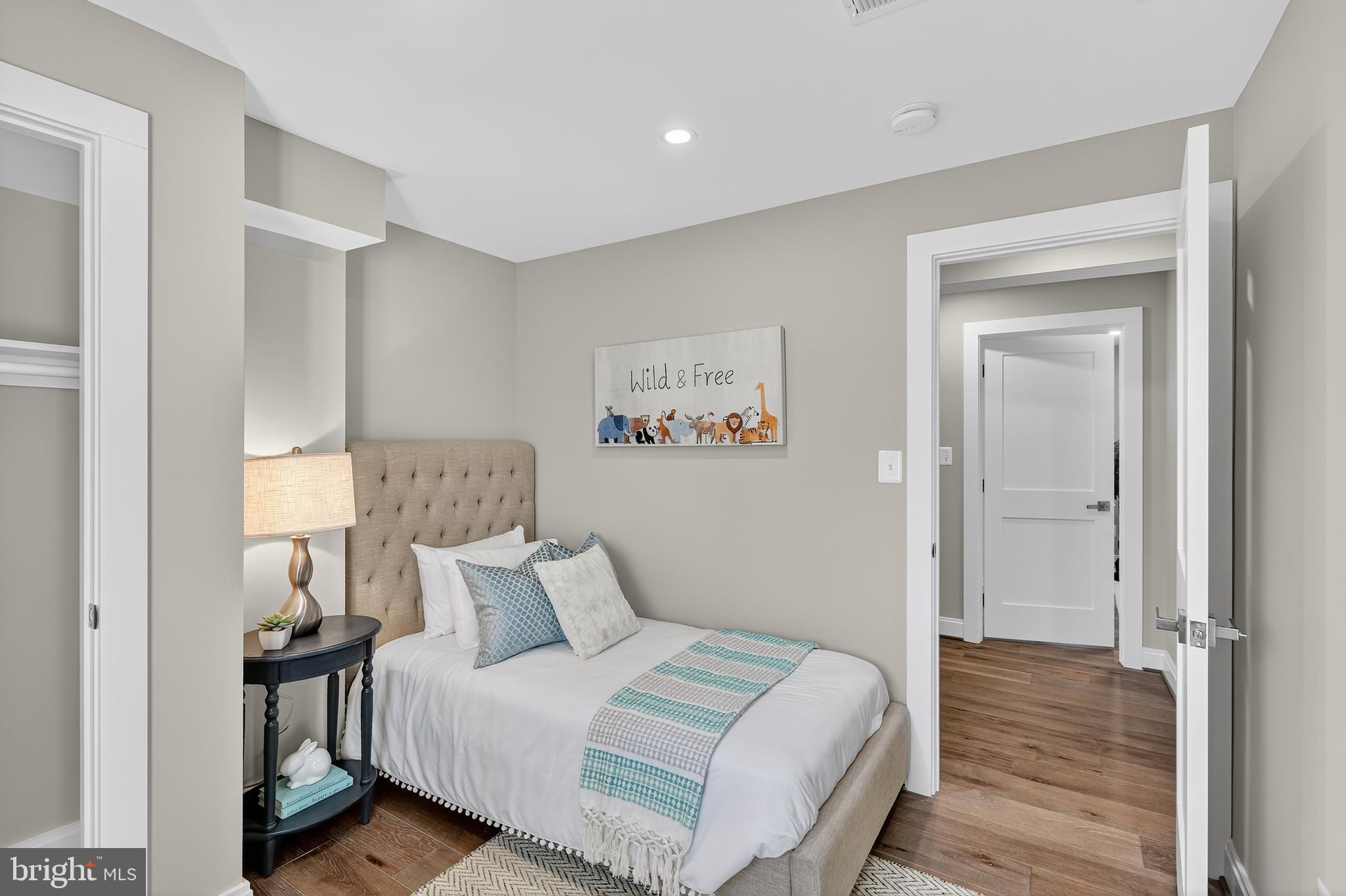 LAKE BARCROFT - Residential