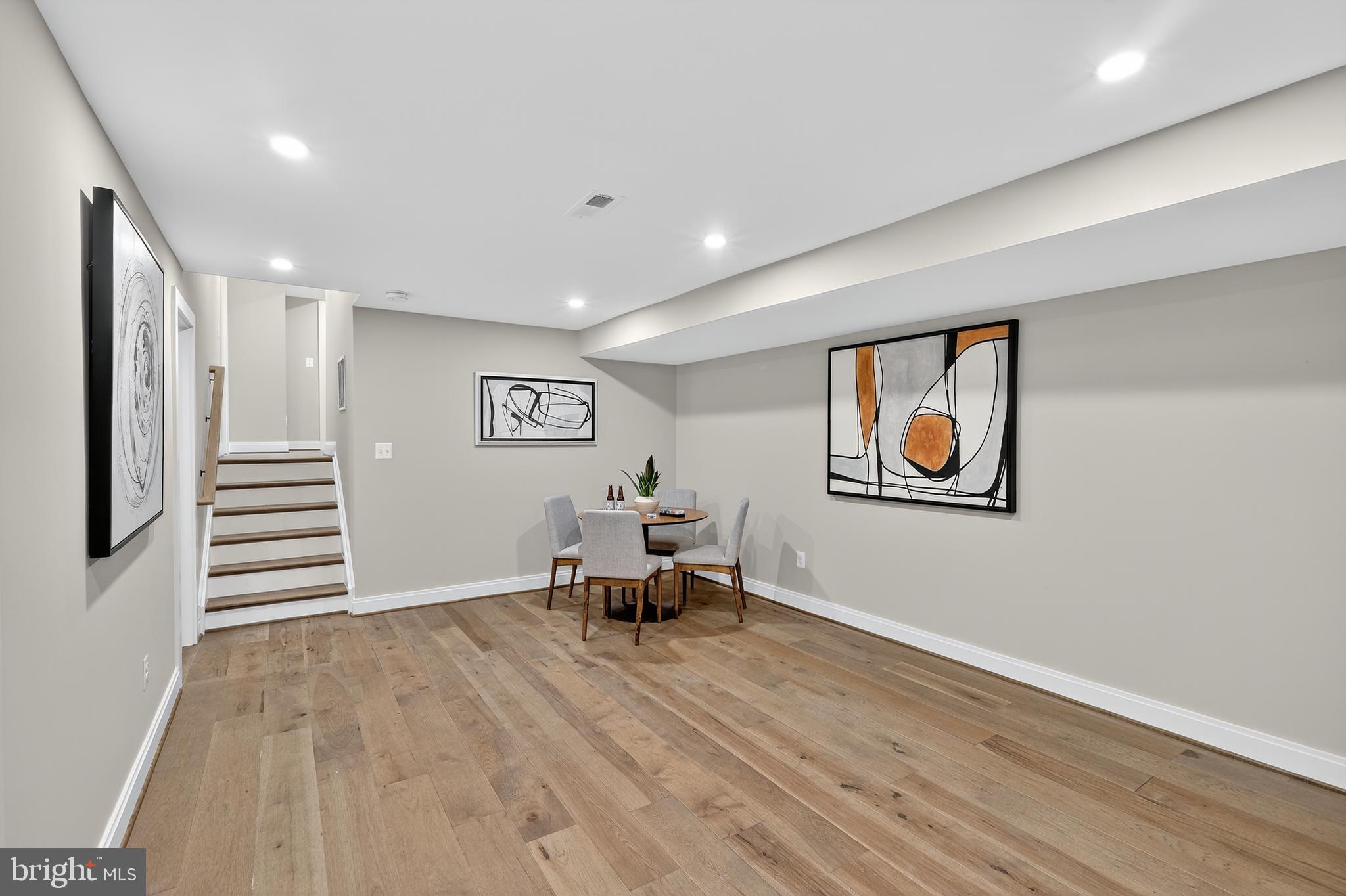 LAKE BARCROFT - Residential