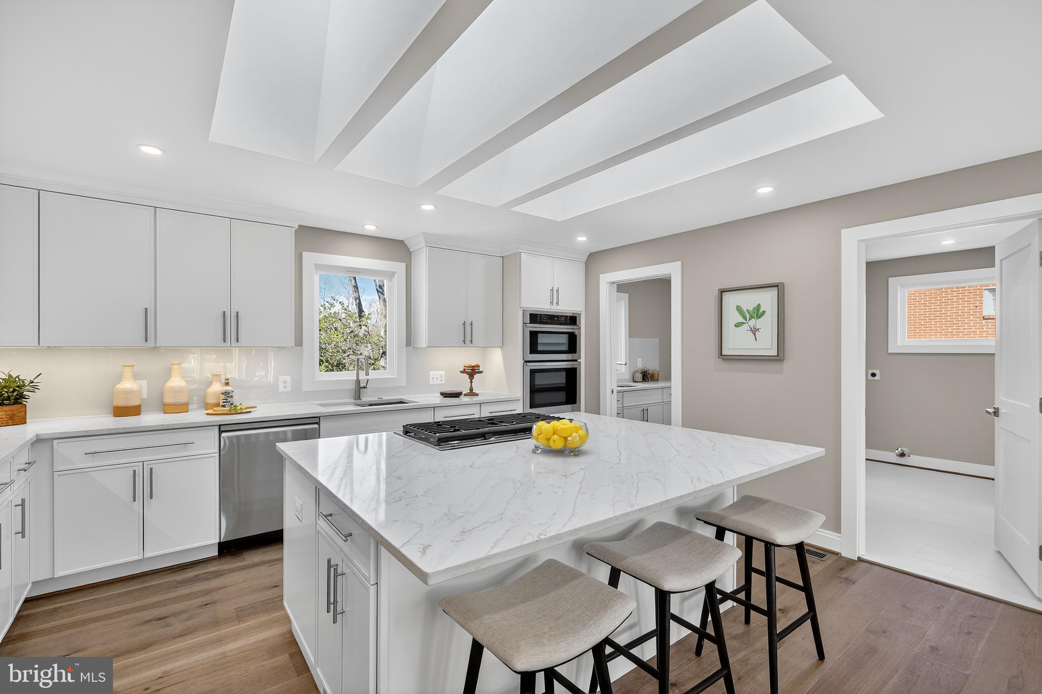 LAKE BARCROFT - Residential