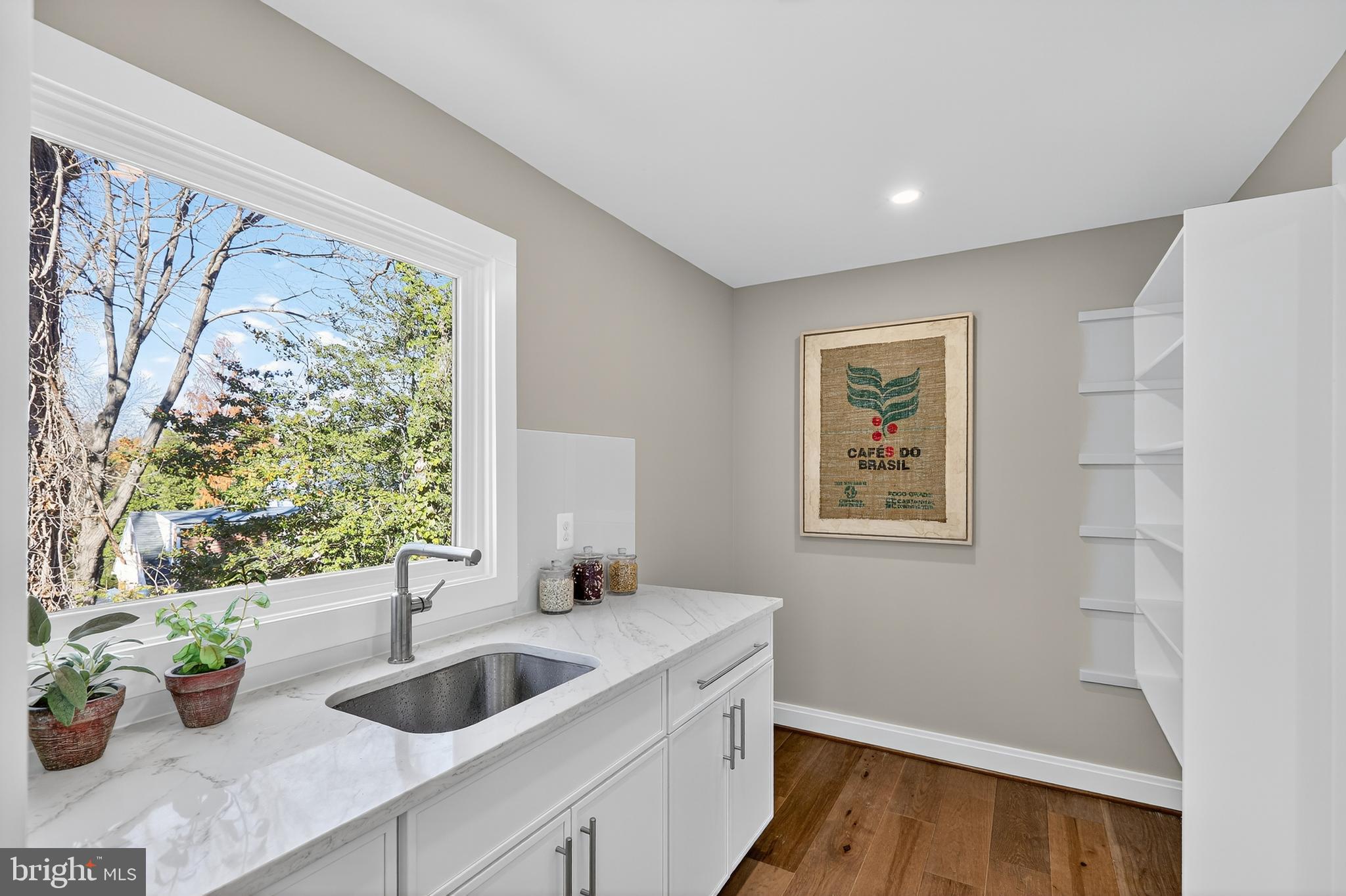 LAKE BARCROFT - Residential