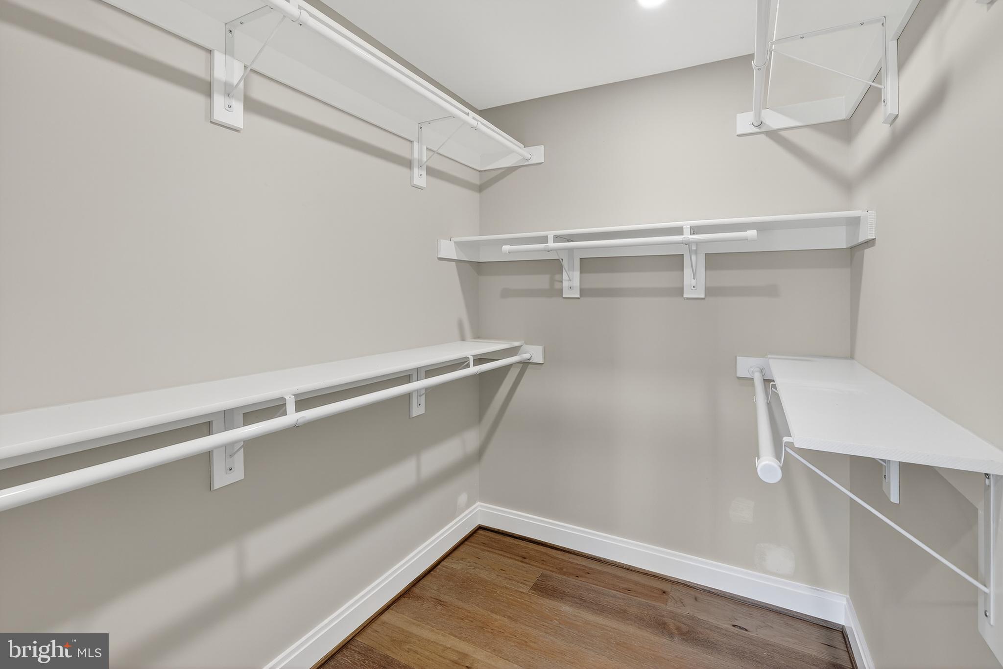 LAKE BARCROFT - Residential