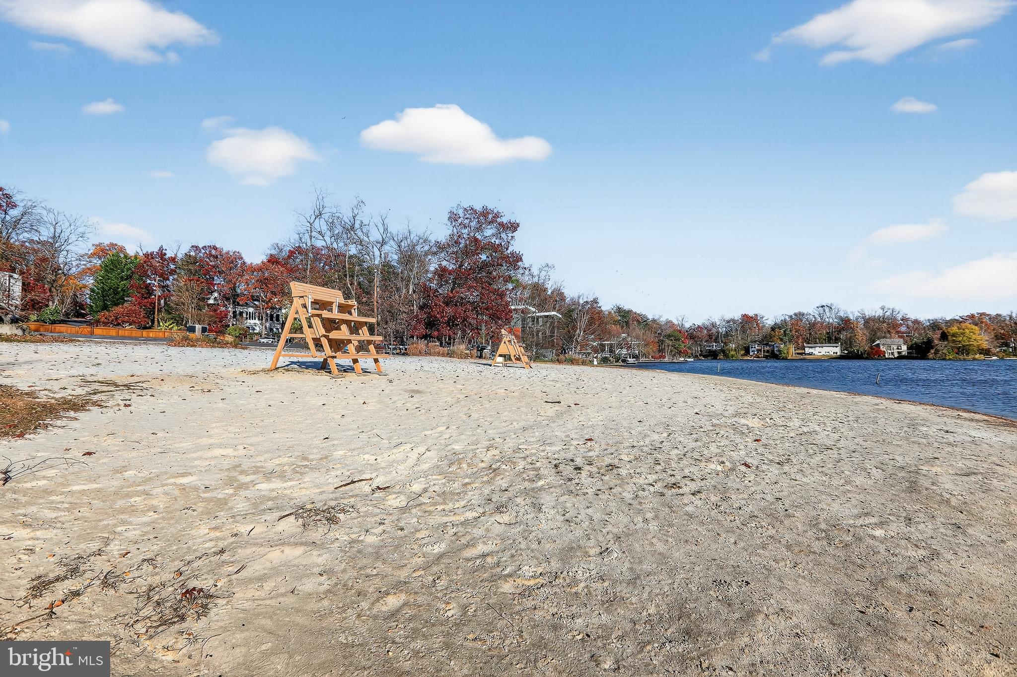 LAKE BARCROFT - Residential