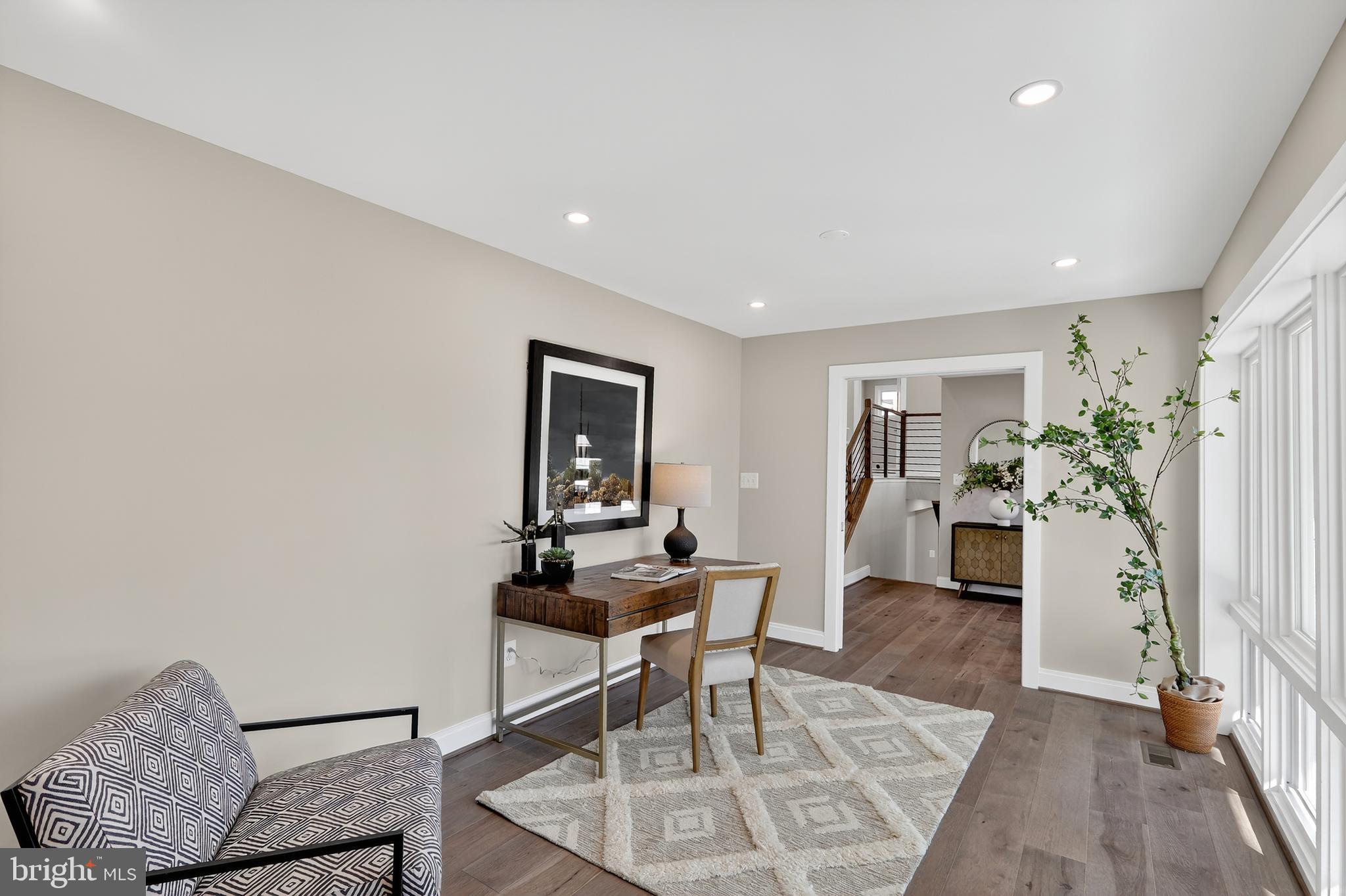 LAKE BARCROFT - Residential