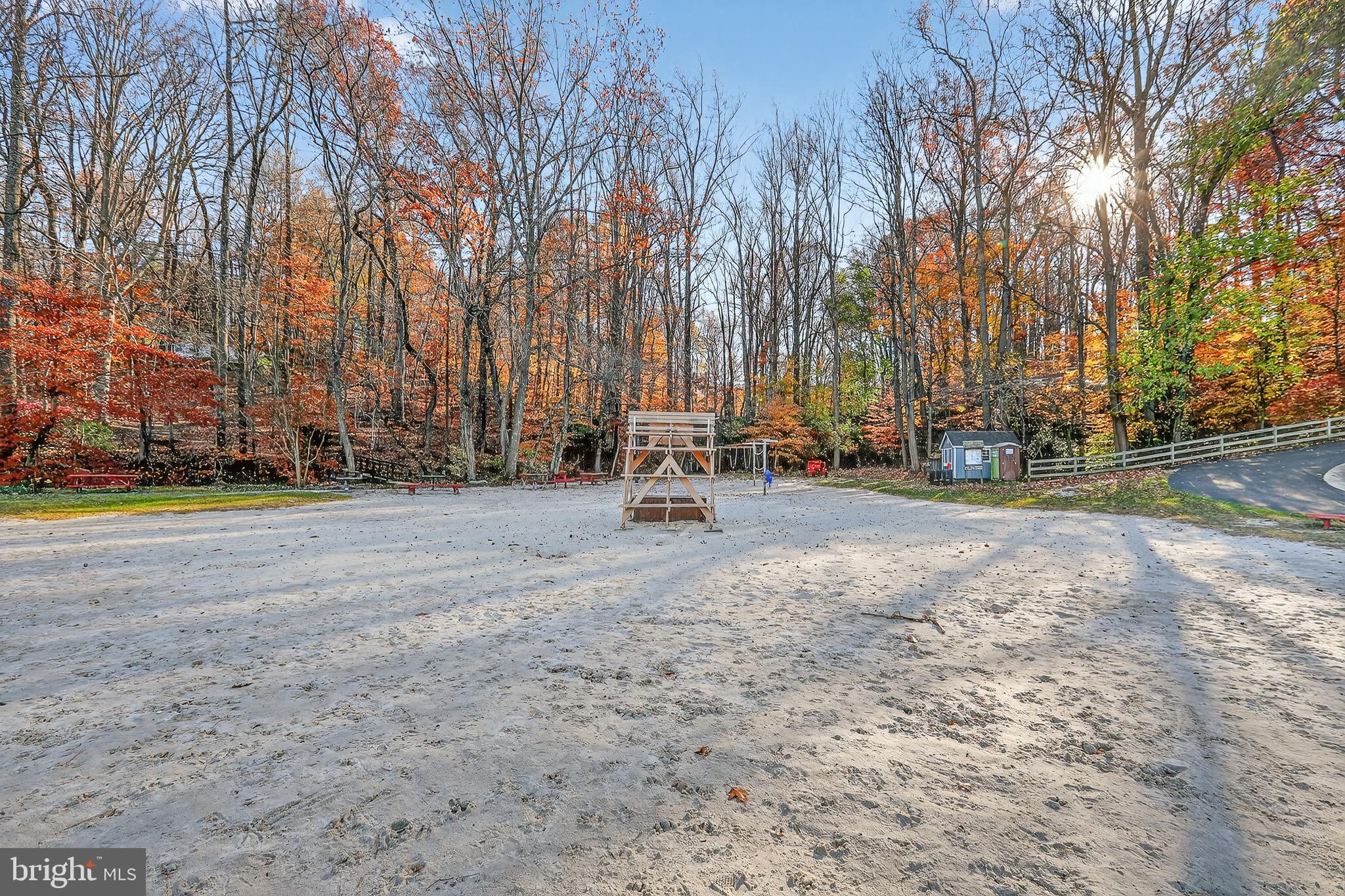 LAKE BARCROFT - Residential