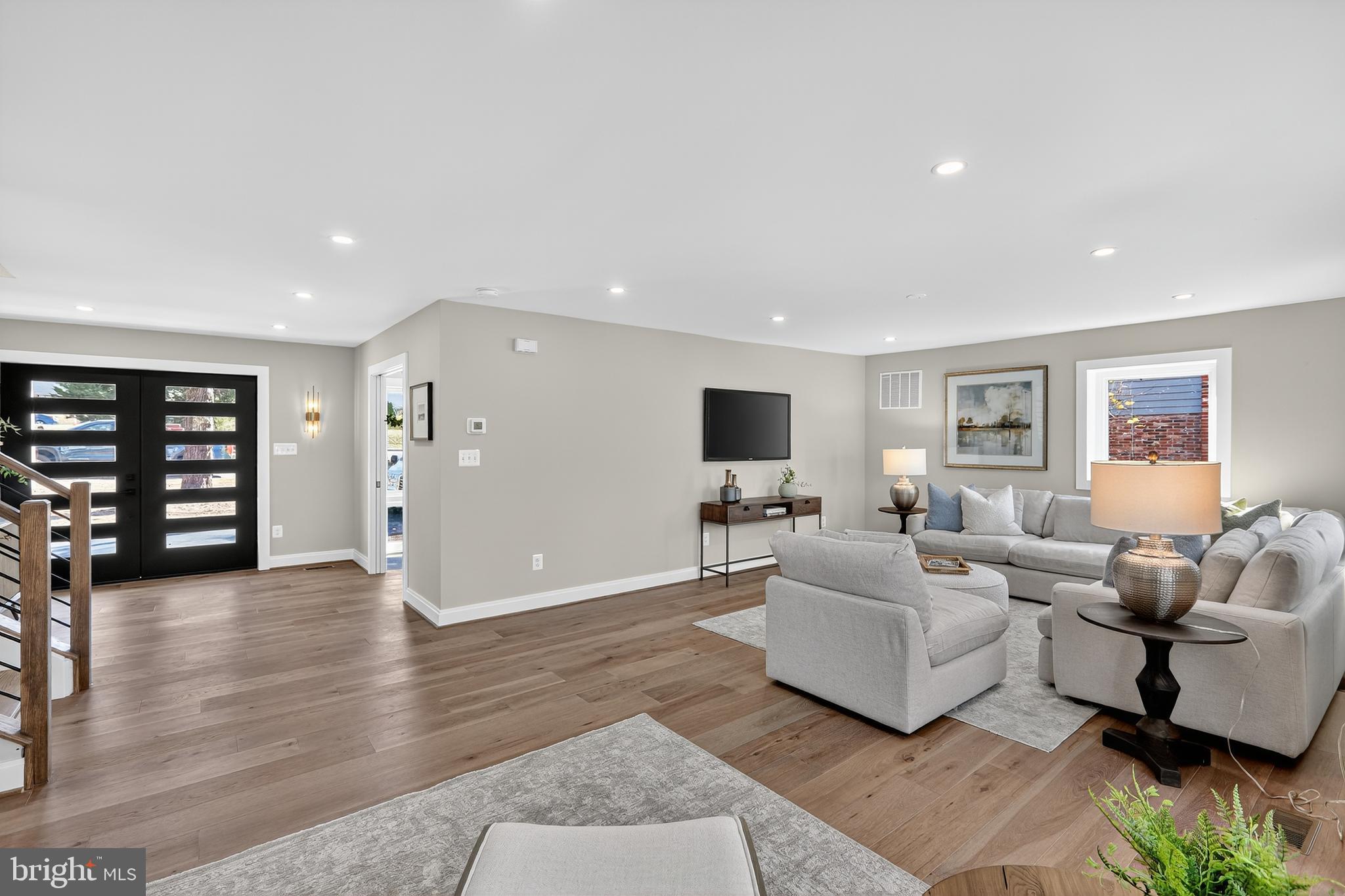 LAKE BARCROFT - Residential