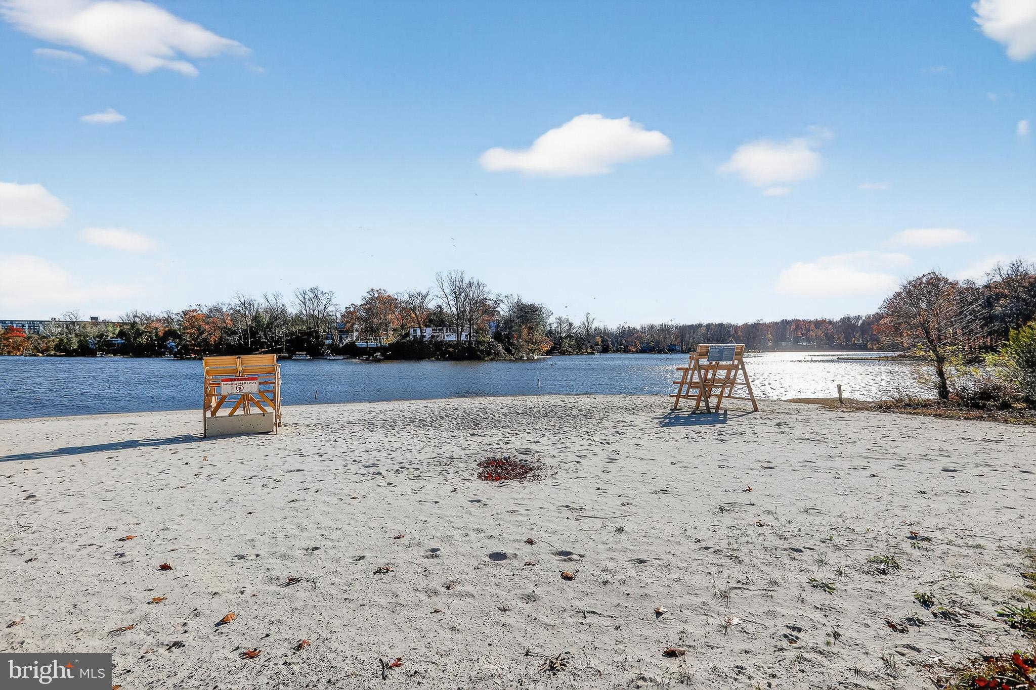 LAKE BARCROFT - Residential