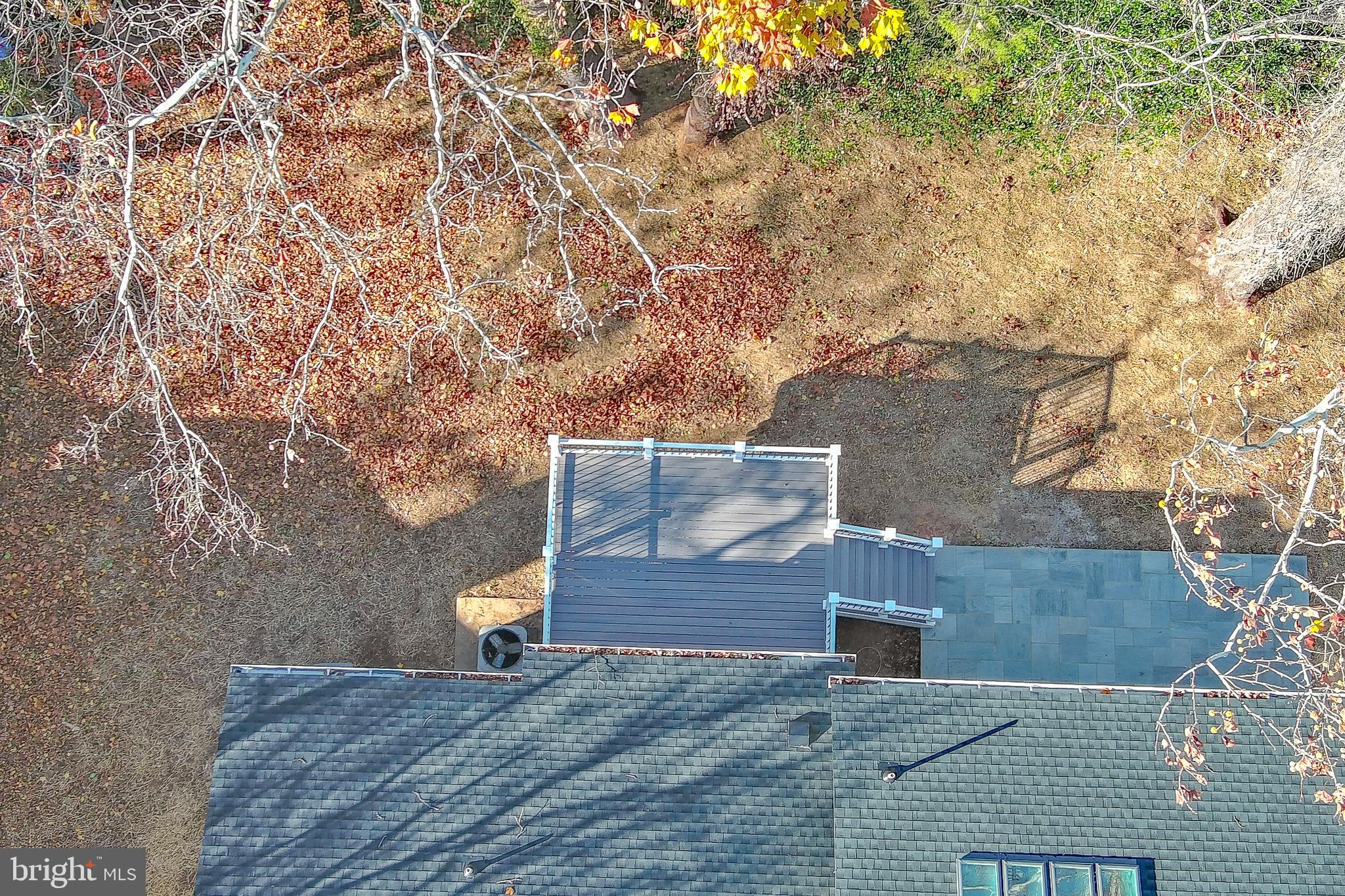 LAKE BARCROFT - Residential