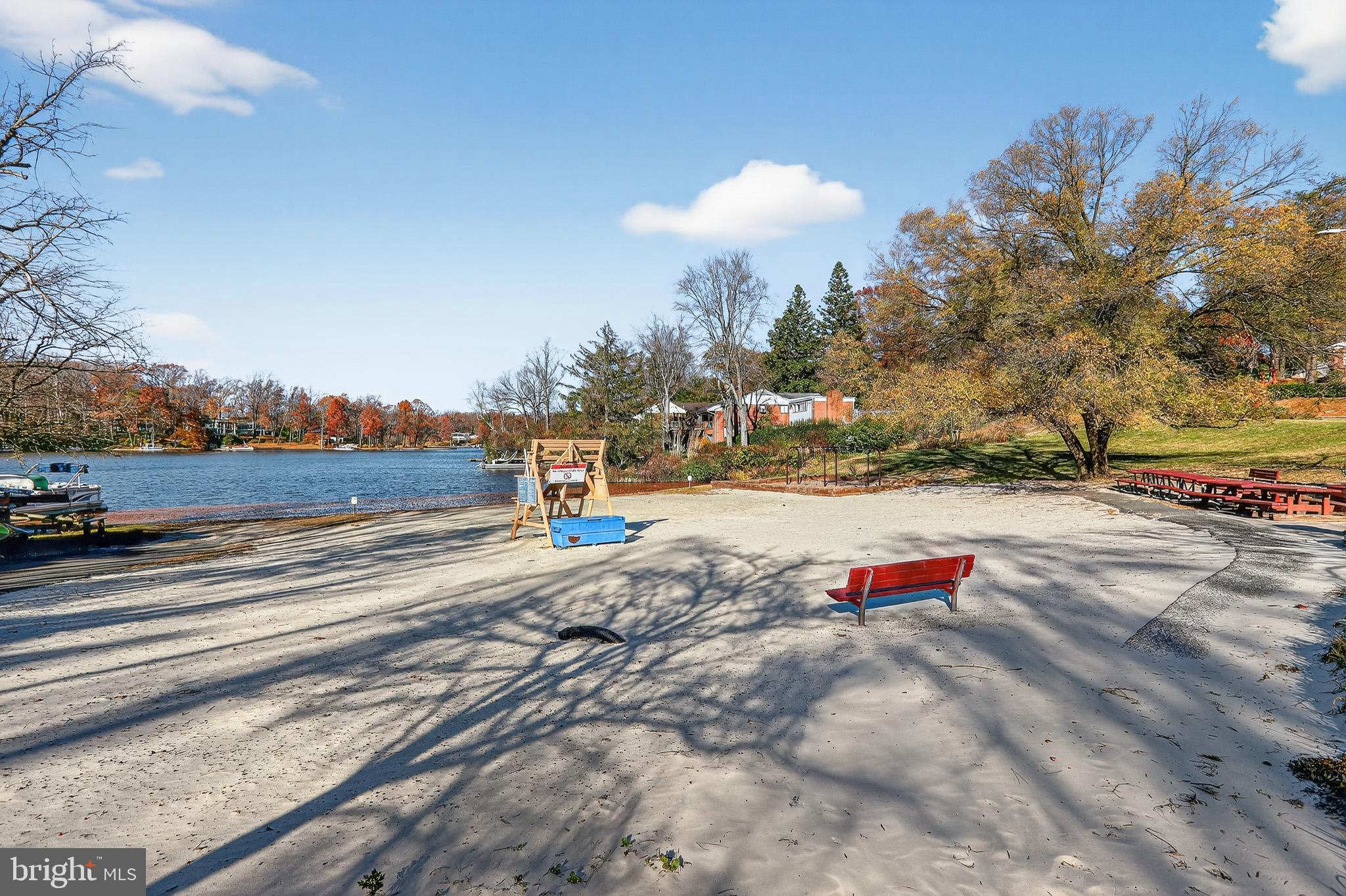 LAKE BARCROFT - Residential