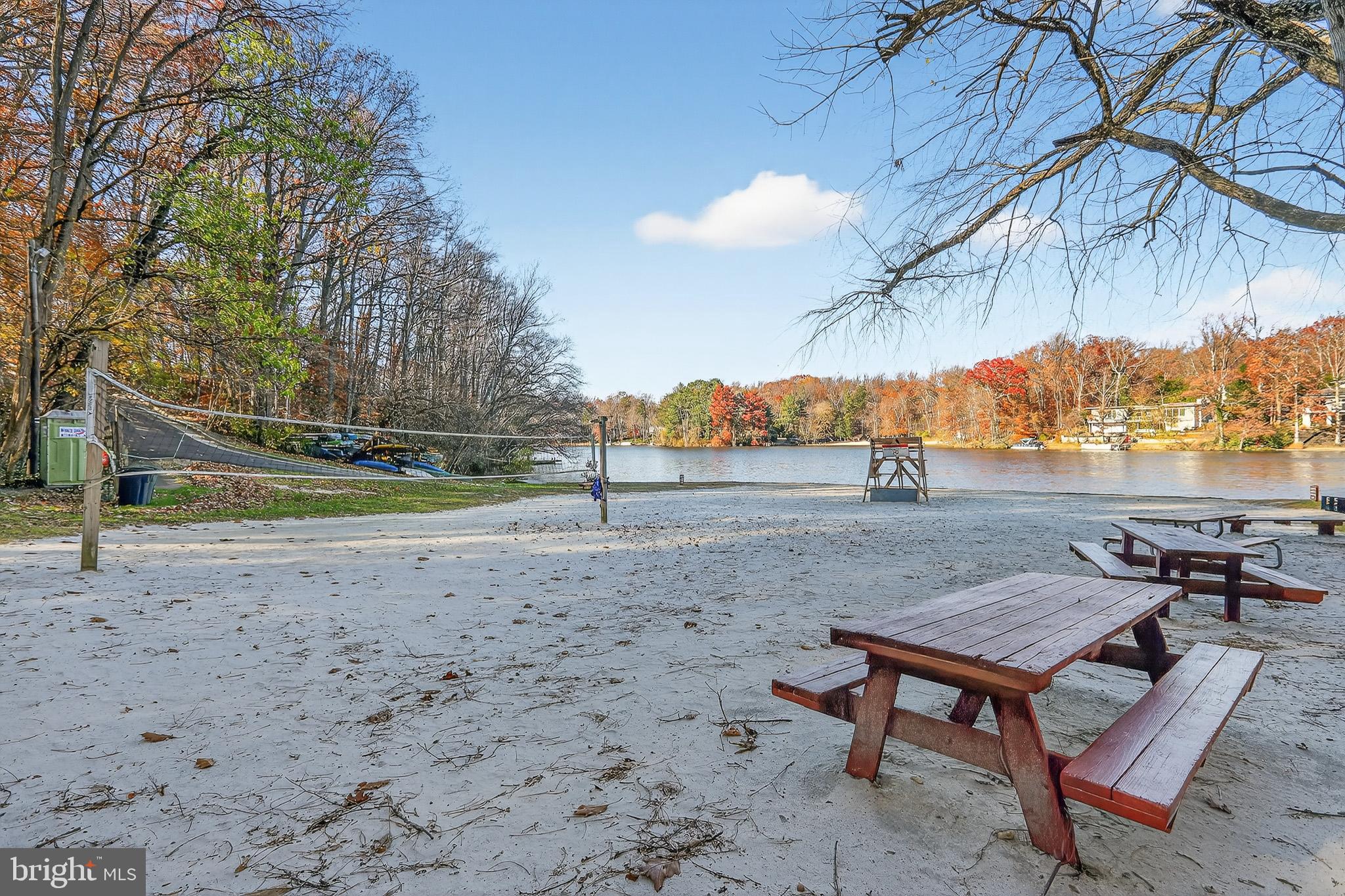 LAKE BARCROFT - Residential